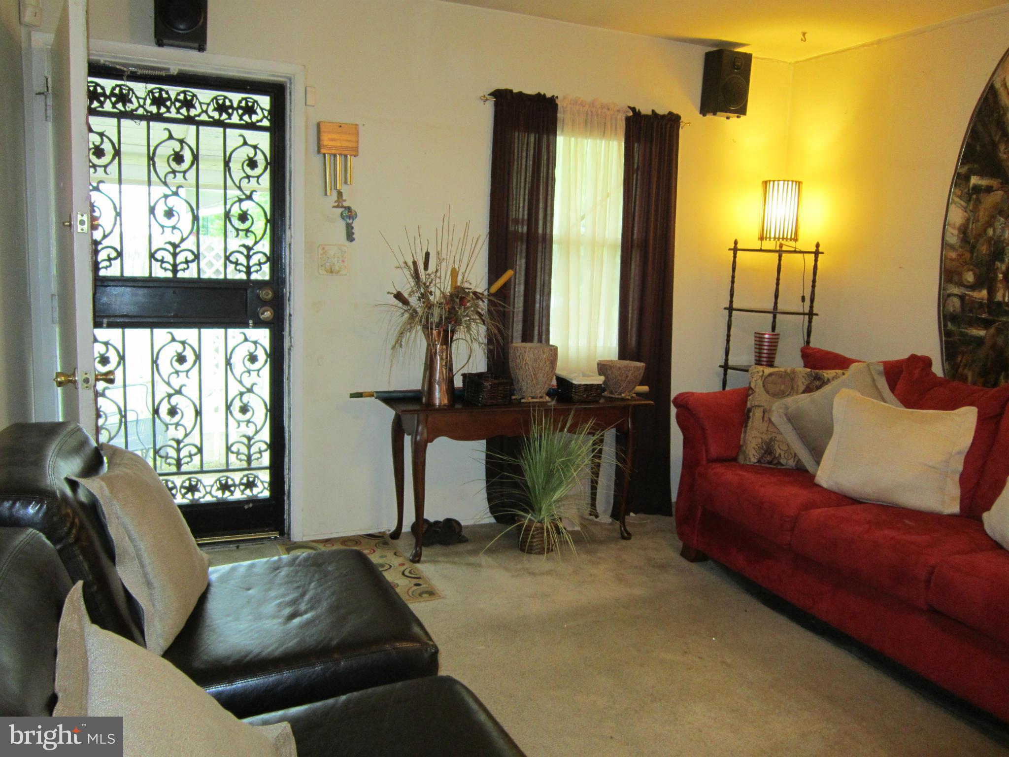 SOUTH LAWN - Residential