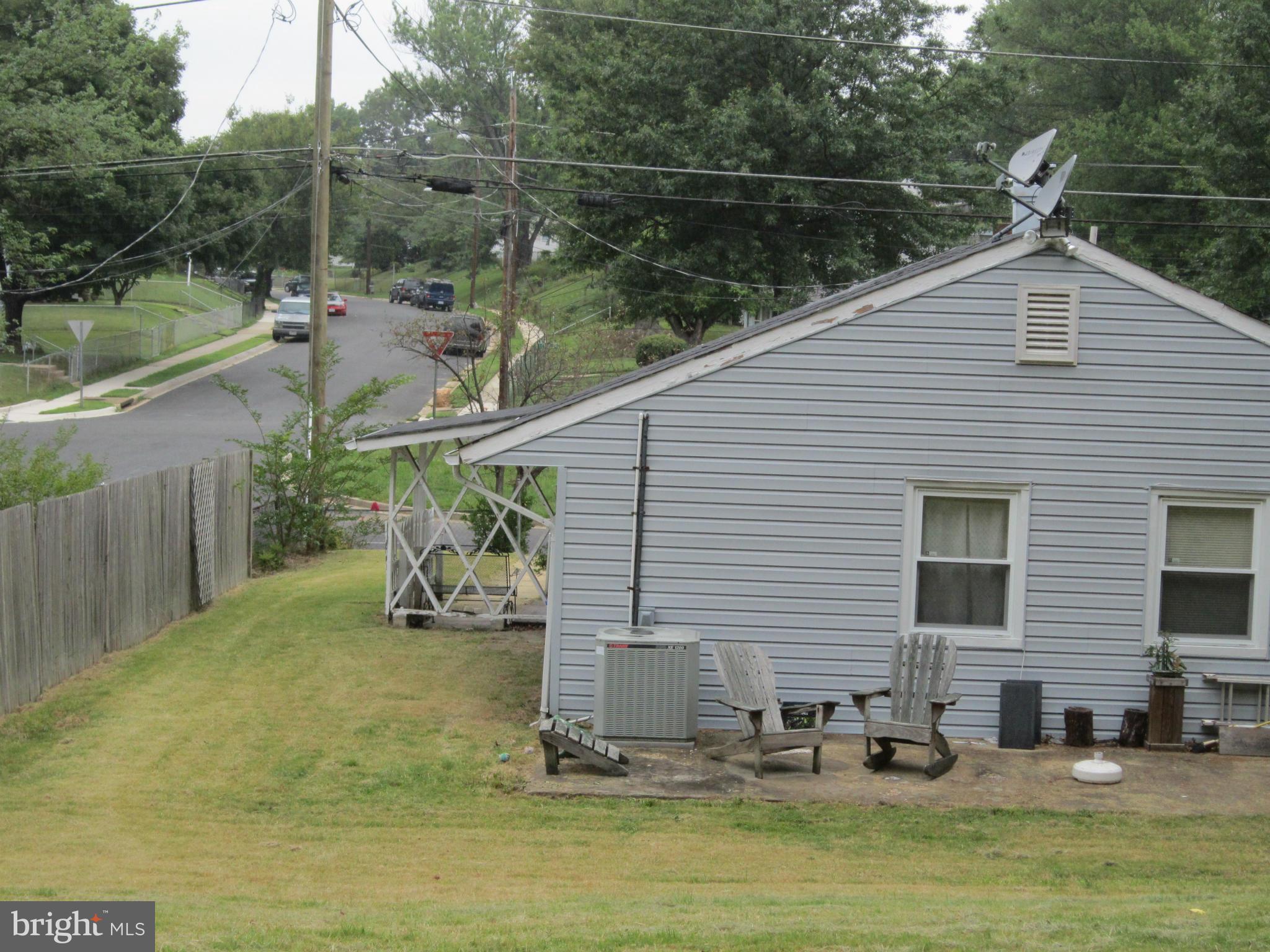 SOUTH LAWN - Residential