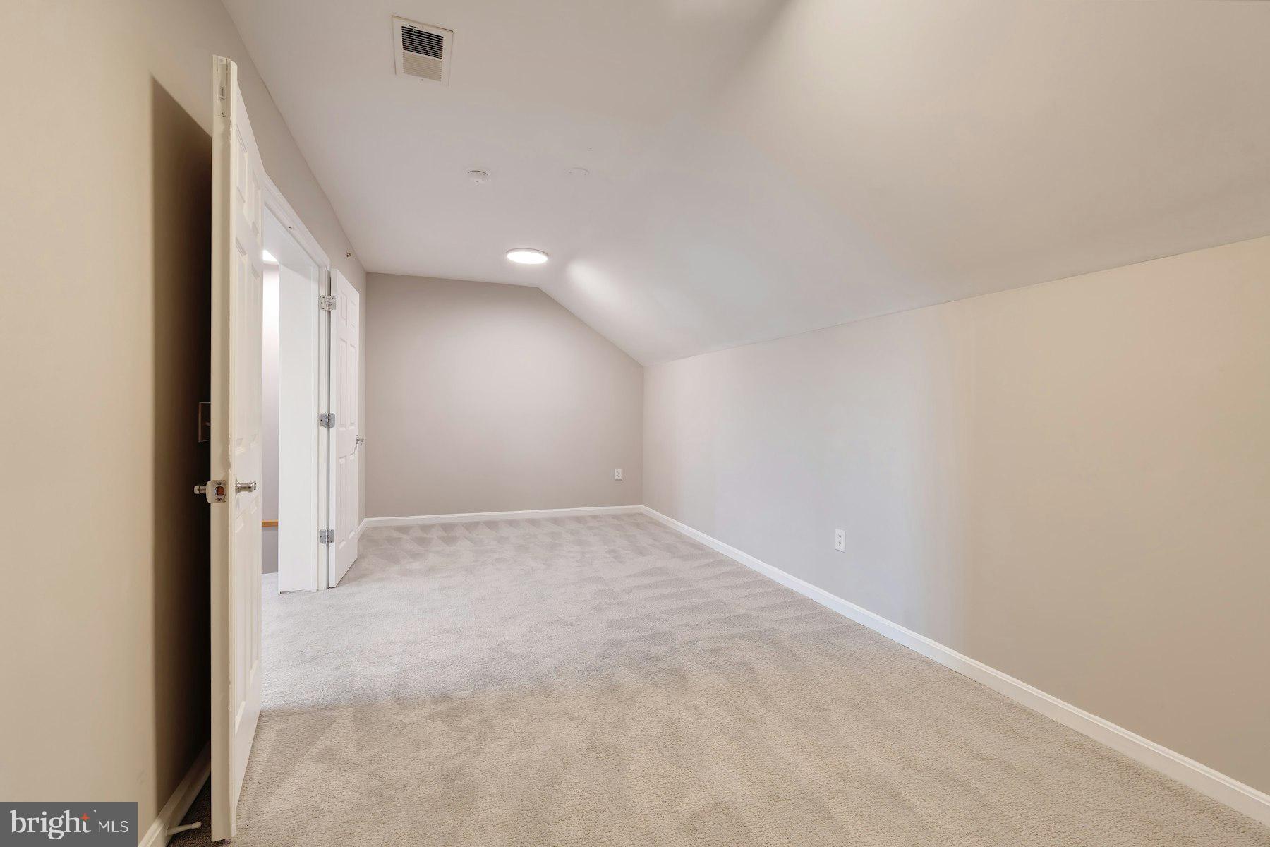 THE COMMONS ON WILLIAM SQUARE - Land