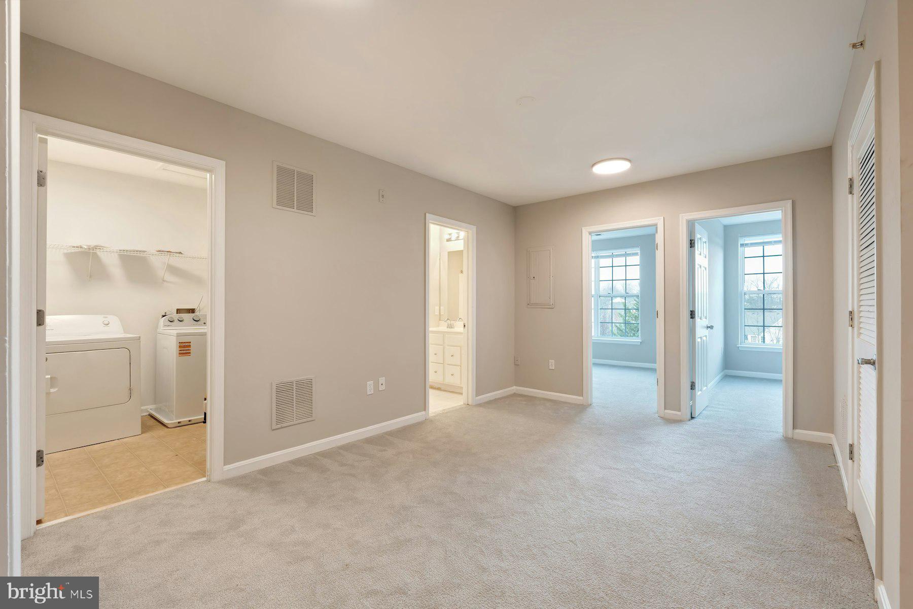 THE COMMONS ON WILLIAM SQUARE - Land