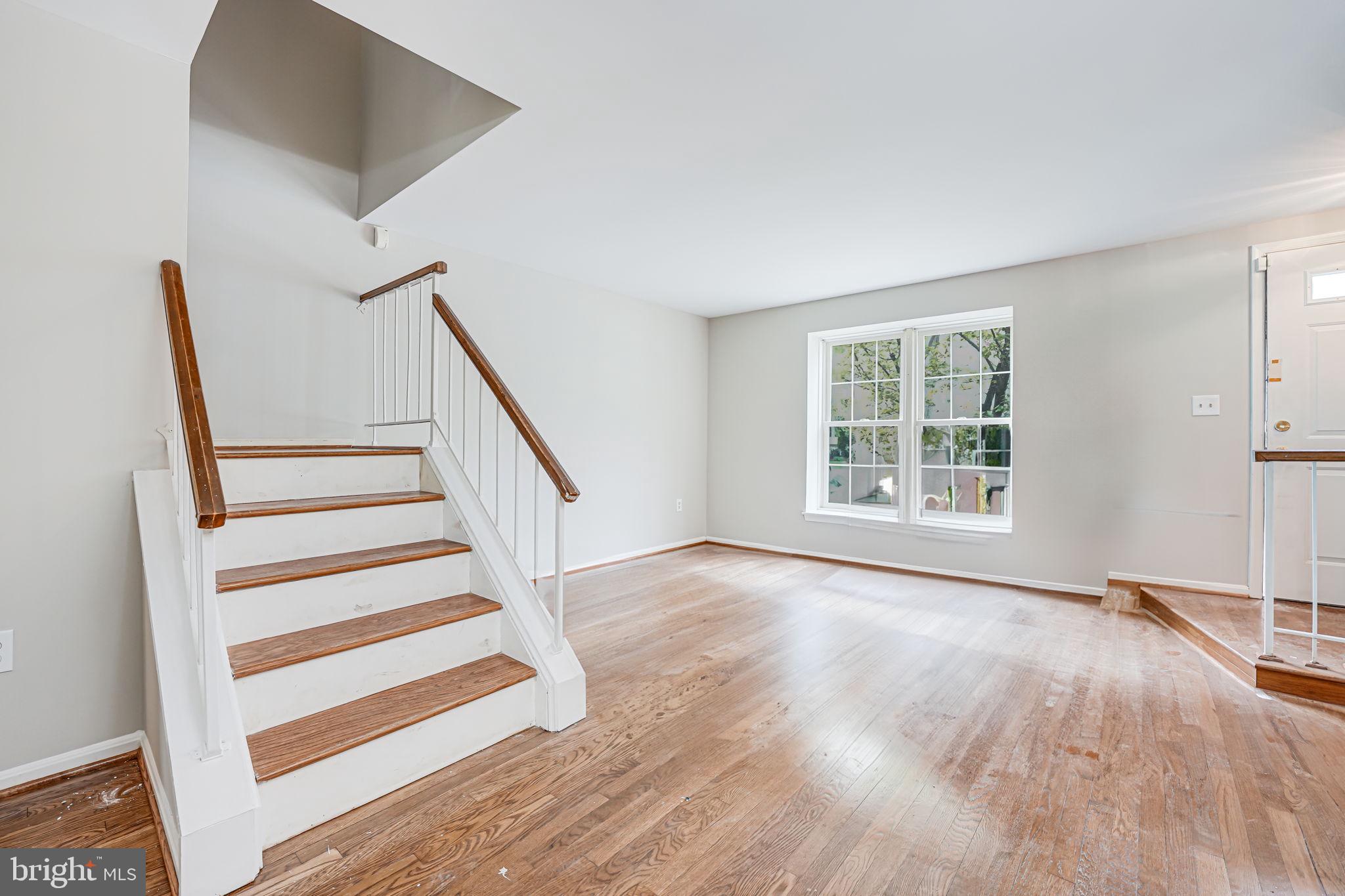 7409 HOUNDSBURY COURT