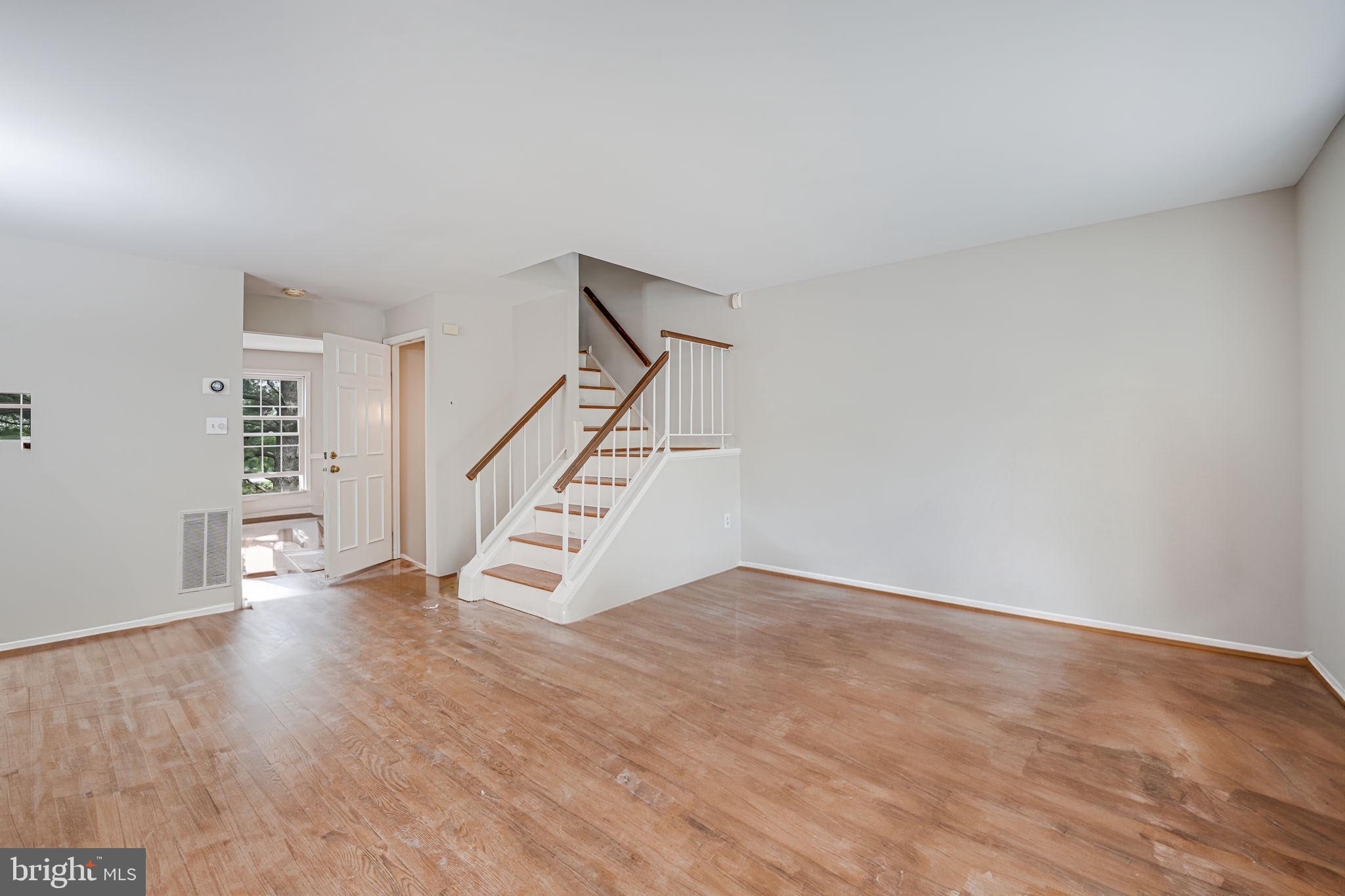 7409 HOUNDSBURY COURT