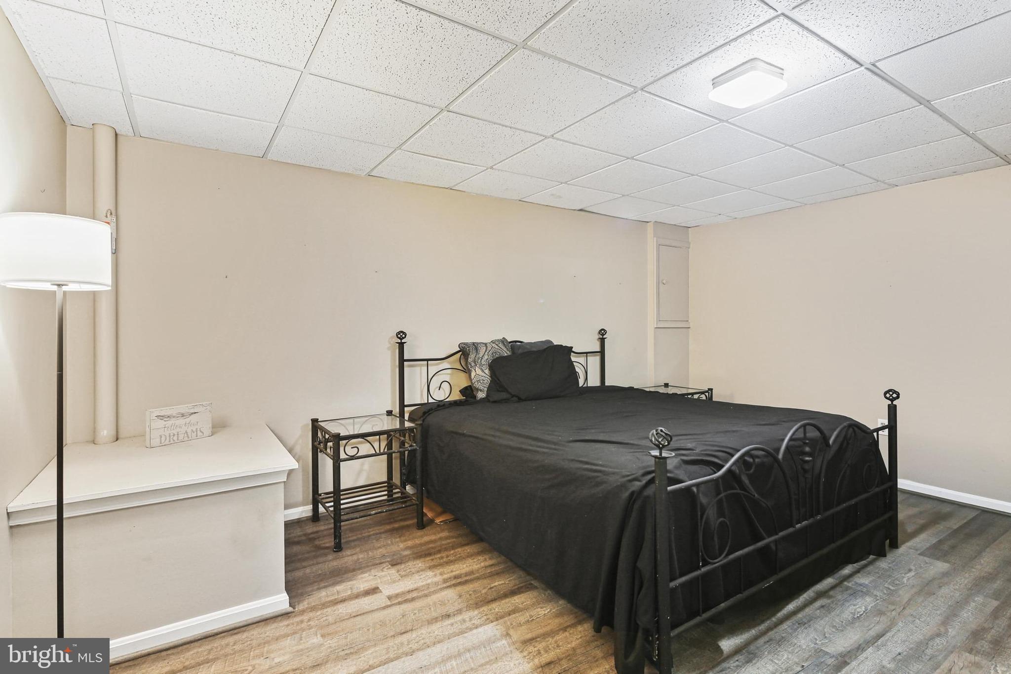 Welcome to your new home! This comfortable and private basement apartment features its own separate entrance, offering both privacy and convenience. Enjoy a spacious private bedroom and a full private bathroom, perfect for those seeking a quiet and independent living space.
The apartment includes access to a shared laundry area, making chores easy and efficient. Whether you're a student, working professional, or simply looking for a peaceful place to call home, this space offers everything you need in a great location.
This private unit can be furnished or unfurnished. Tenant will have access to the community pool. Homeowner provides bi-weekly cleaning service every other Friday for no extra charge. 12 months+ lease preferred.