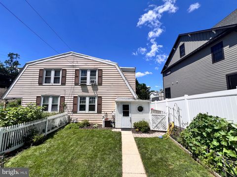 Townhouse For Sale - 202 N Aberdeen Avenue<br/> Delaware County, WAYNE, PA 19087