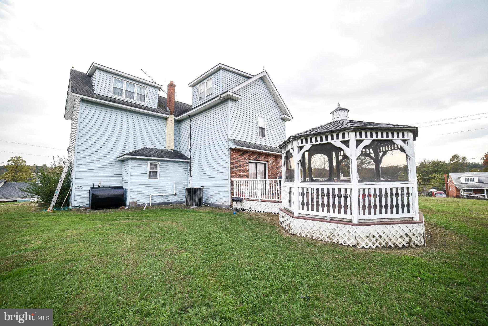 LOVEVILLE - Residential Lease