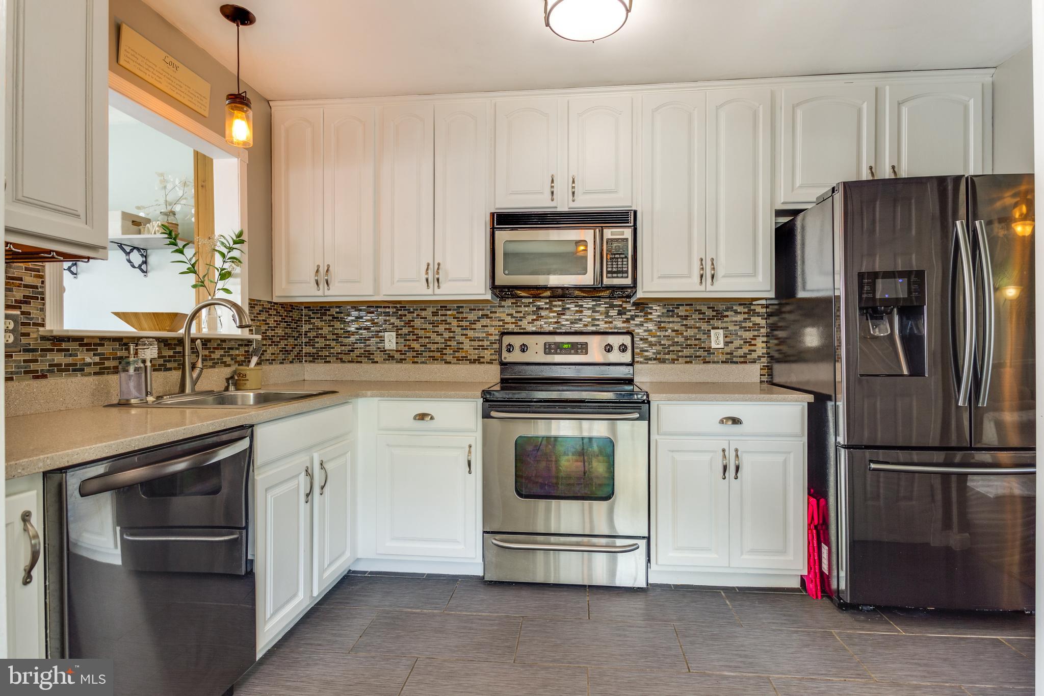 2117 GREENWOOD DRIVE