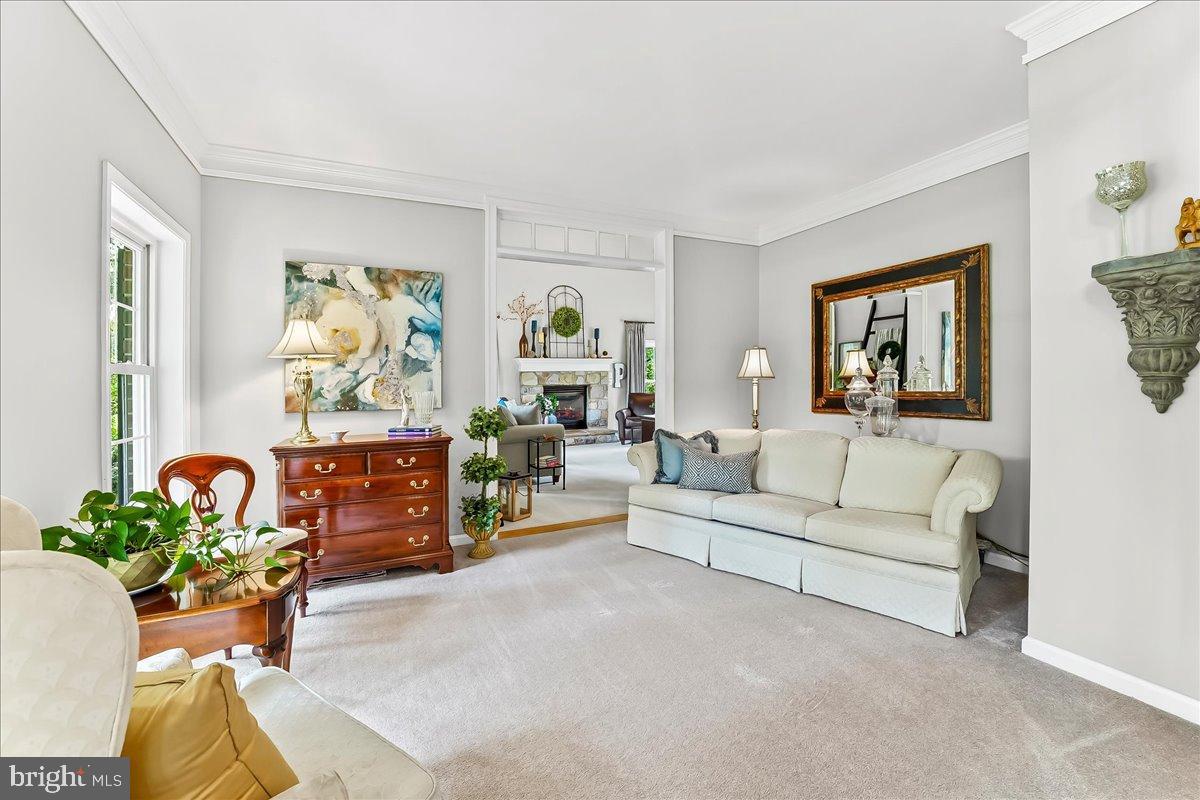 602 KENSINGTON DRIVE