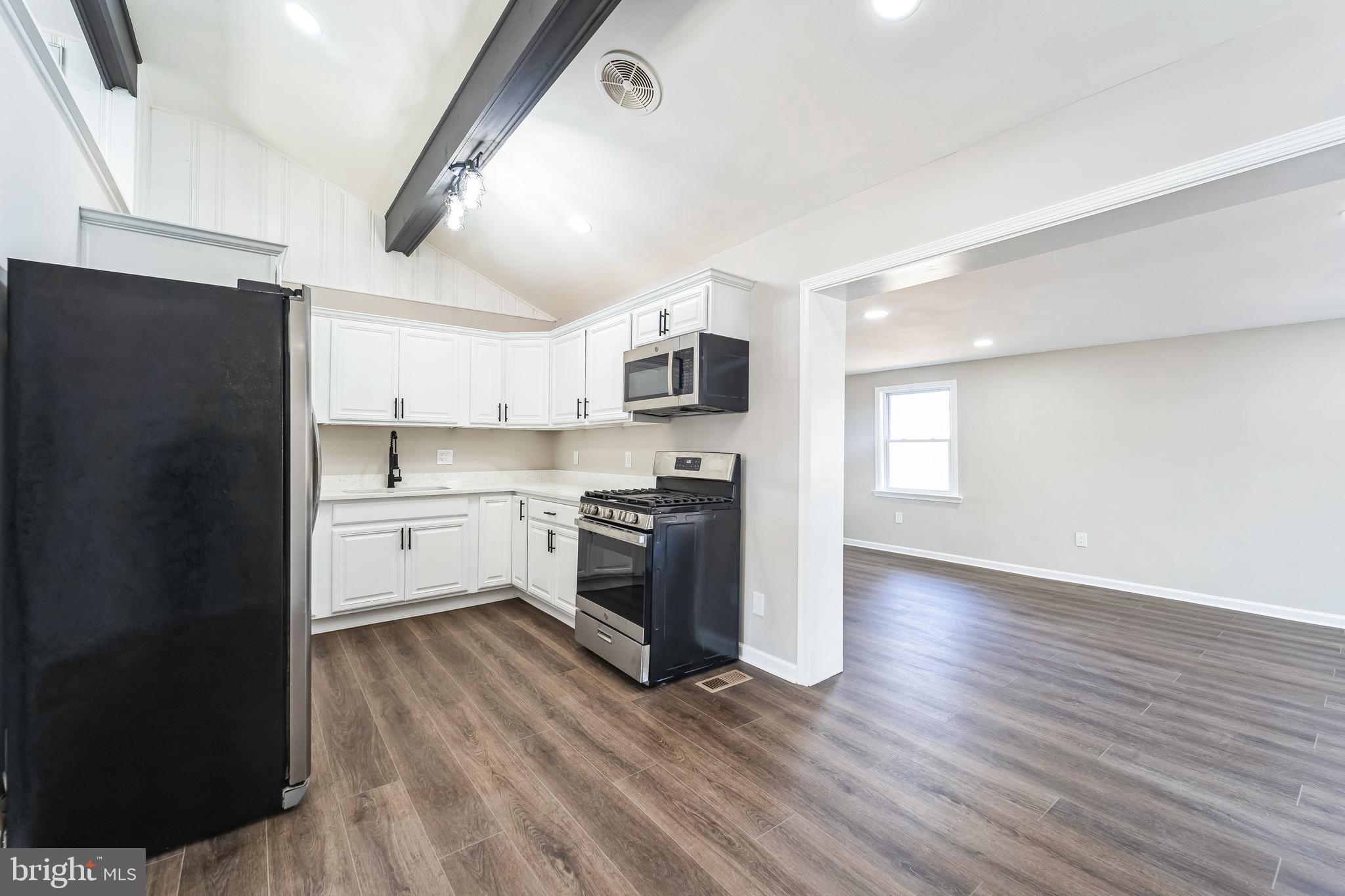 FERNGLEN MANOR - Residential