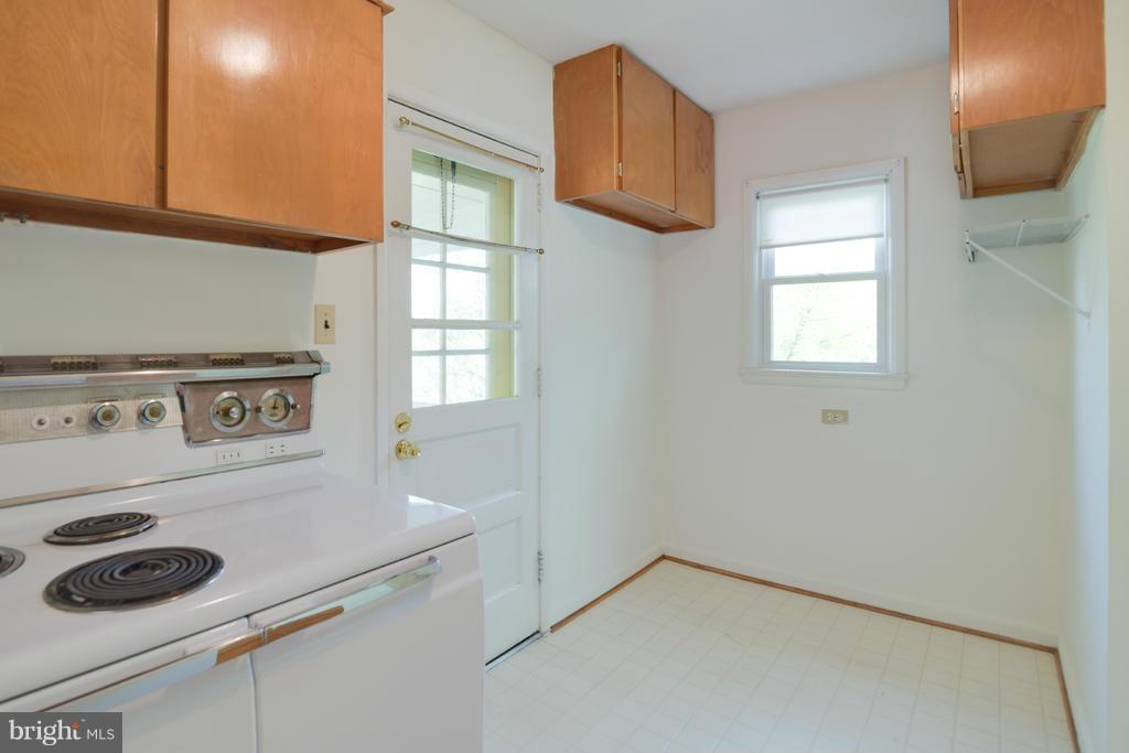 BOULEVARD MANOR - Residential Lease