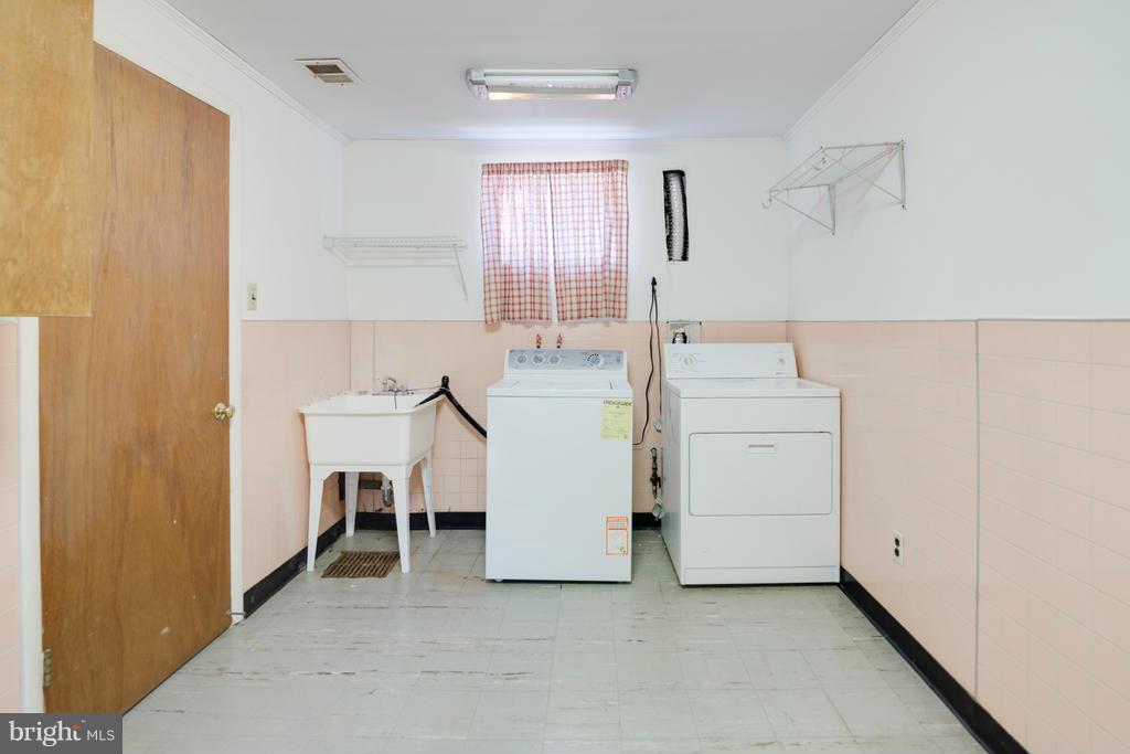 BOULEVARD MANOR - Residential Lease