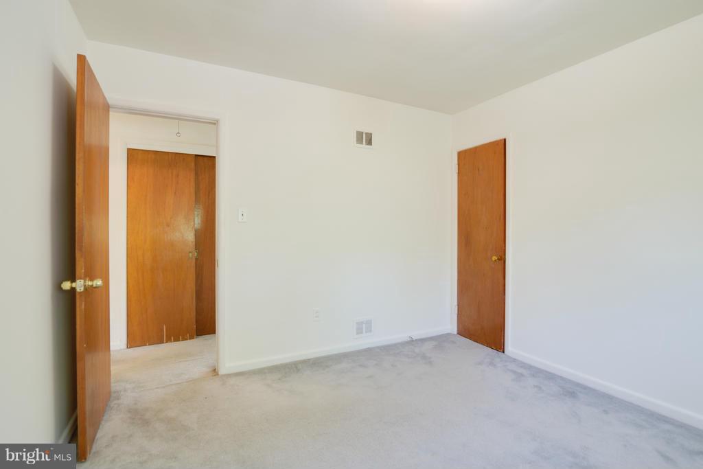 BOULEVARD MANOR - Residential Lease