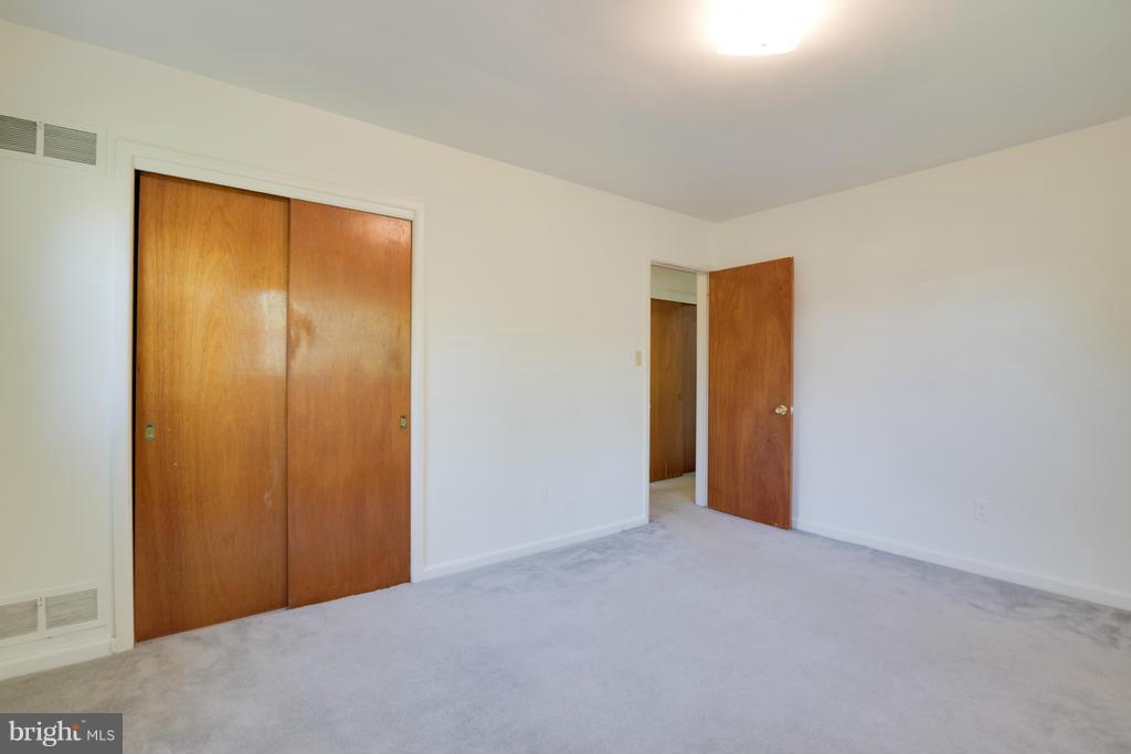 BOULEVARD MANOR - Residential Lease