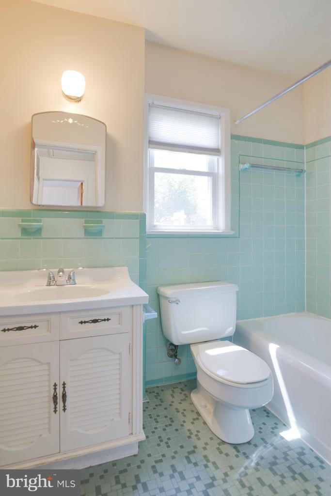 BOULEVARD MANOR - Residential Lease