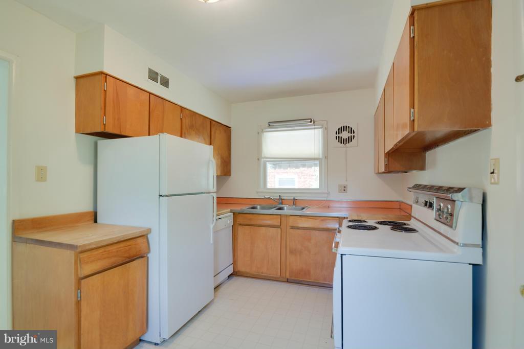 BOULEVARD MANOR - Residential Lease