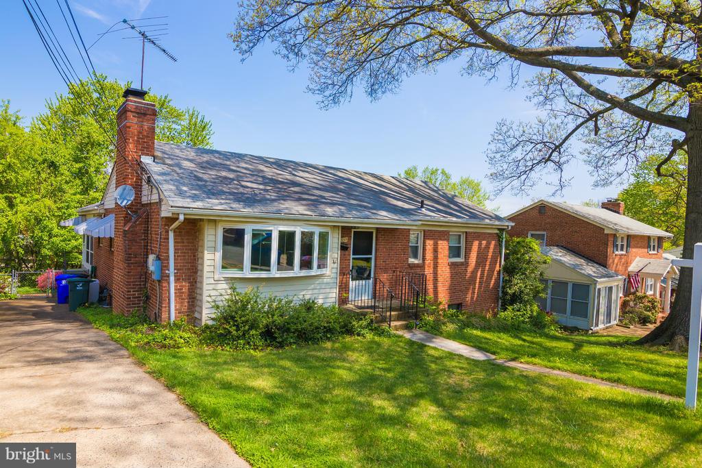 BOULEVARD MANOR - Residential Lease