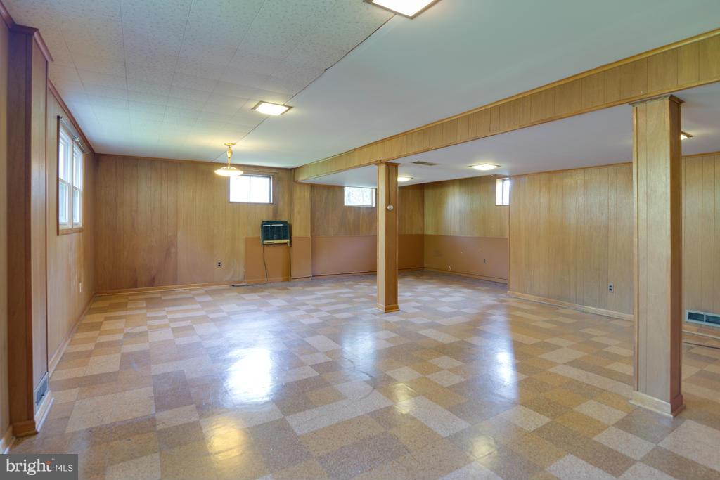 BOULEVARD MANOR - Residential Lease