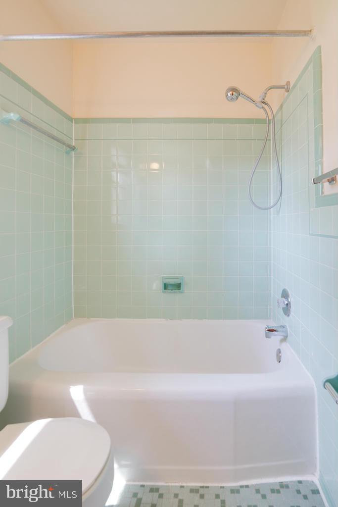 BOULEVARD MANOR - Residential Lease