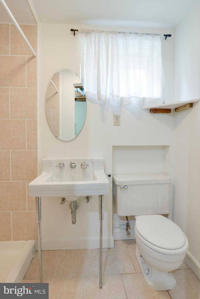 BOULEVARD MANOR - Residential Lease