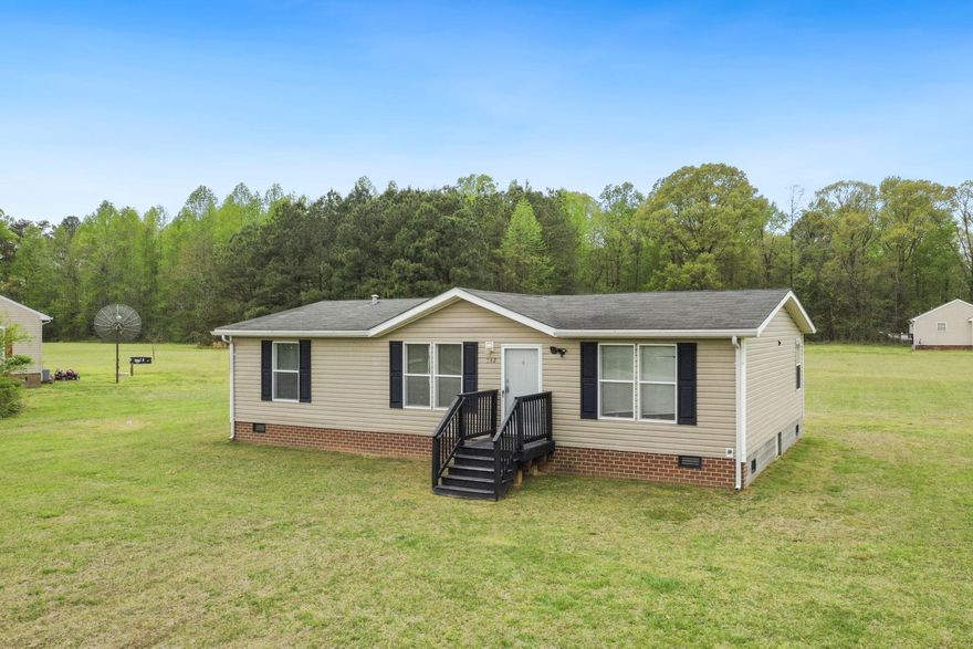 3-bedroom, 1-bath doublewide on 1.04 acres in Essex County! This property offers a comfortable layout with laminate, vinyl, and carpet flooring throughout. Situated on a spacious lot, there is plenty of room to enjoy outdoor living, recreation, or future possibilities. Whether you are looking for a place to call home or an investment opportunity, this Essex County property is worth a look.