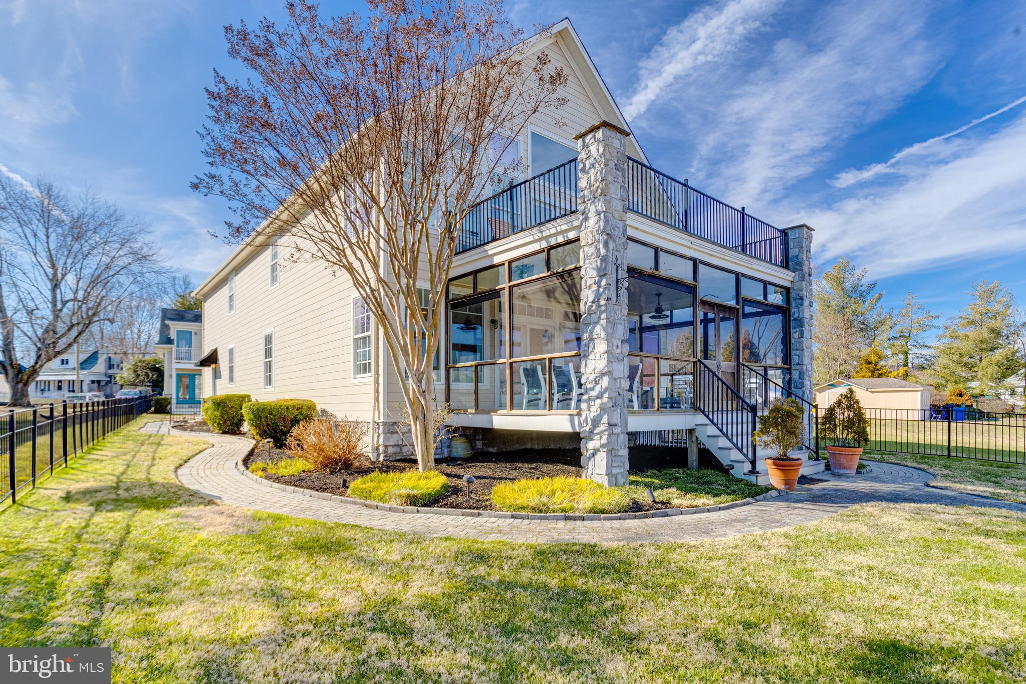 SUE GROVE - Residential