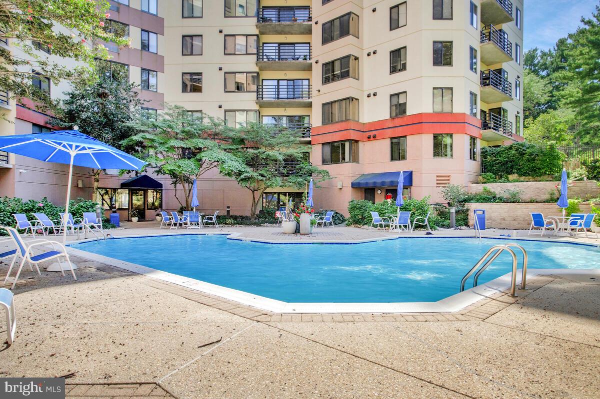WATERMARK PLACE CONDOMINIUMS - Residential