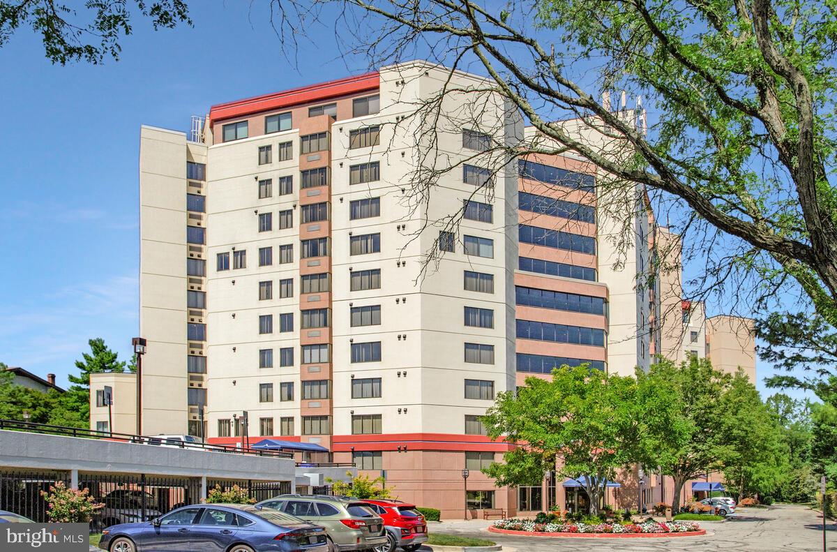 WATERMARK PLACE CONDOMINIUMS - Residential