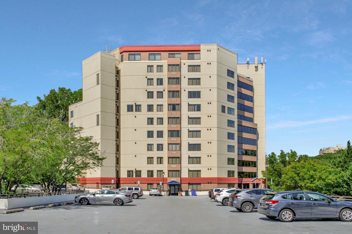 WATERMARK PLACE CONDOMINIUMS - Residential