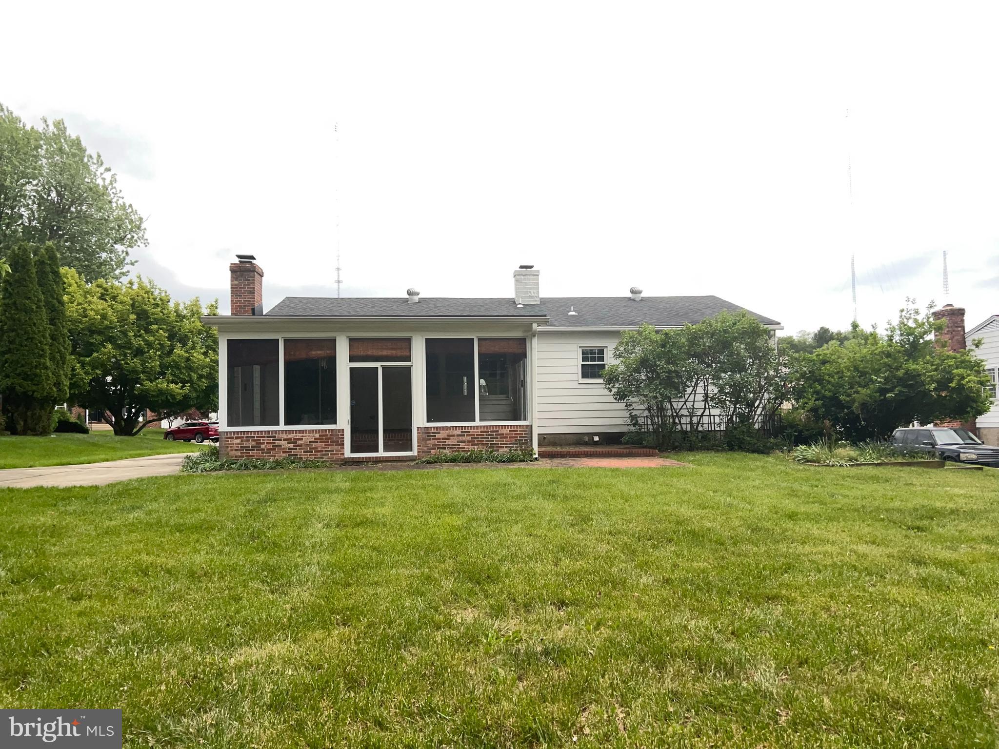 8 MONROE FIELD COURT