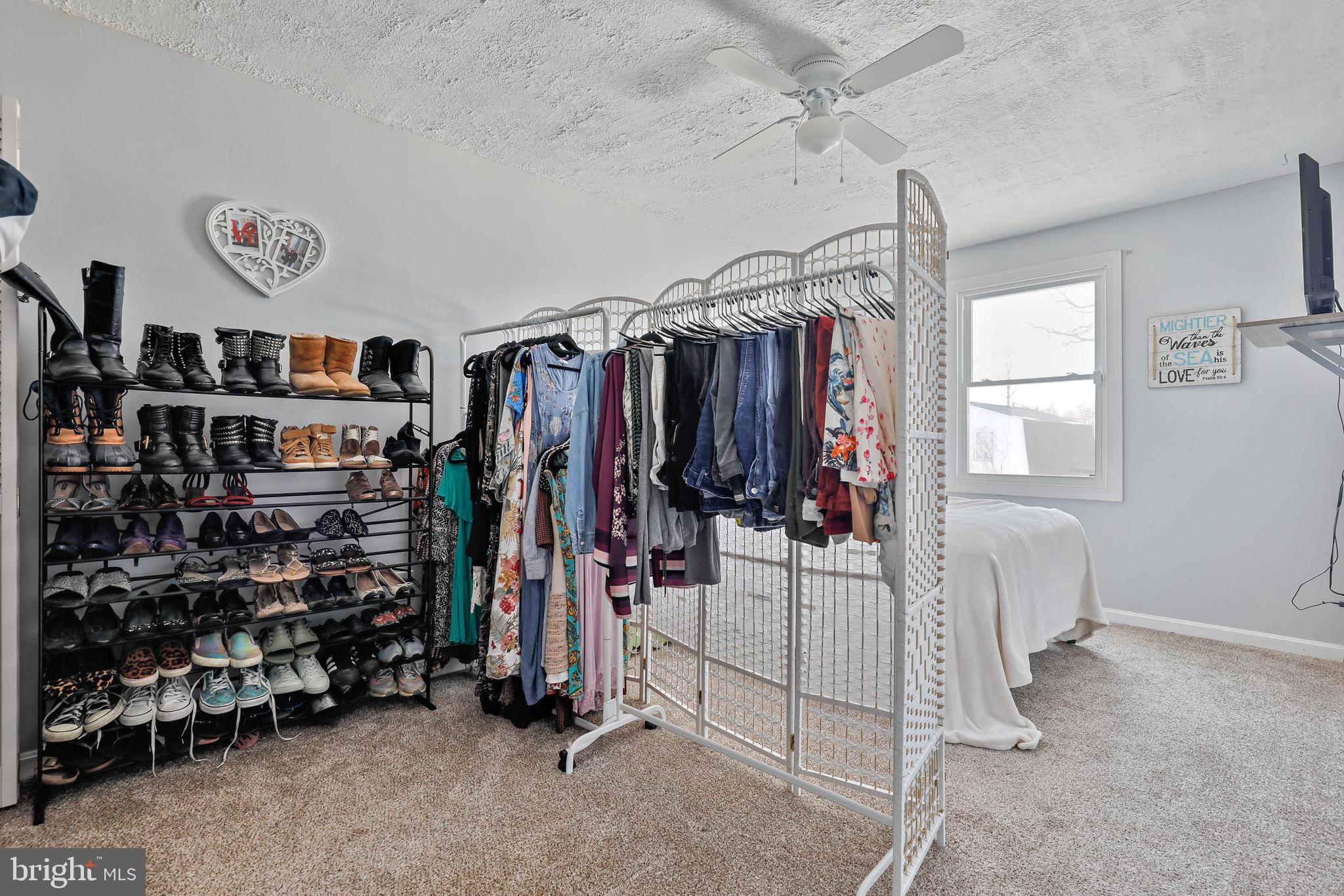 WOODLAND BEACH - Residential