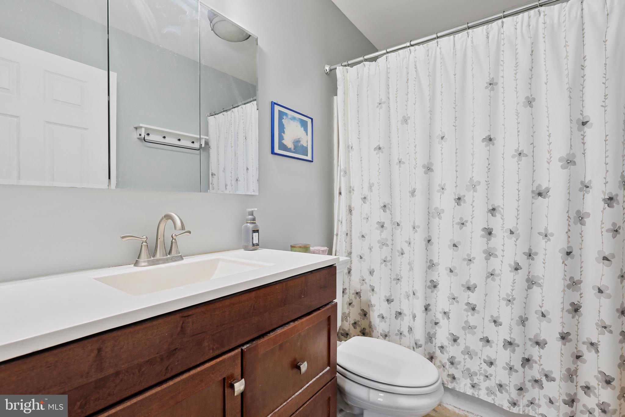 WOODLAND BEACH - Residential