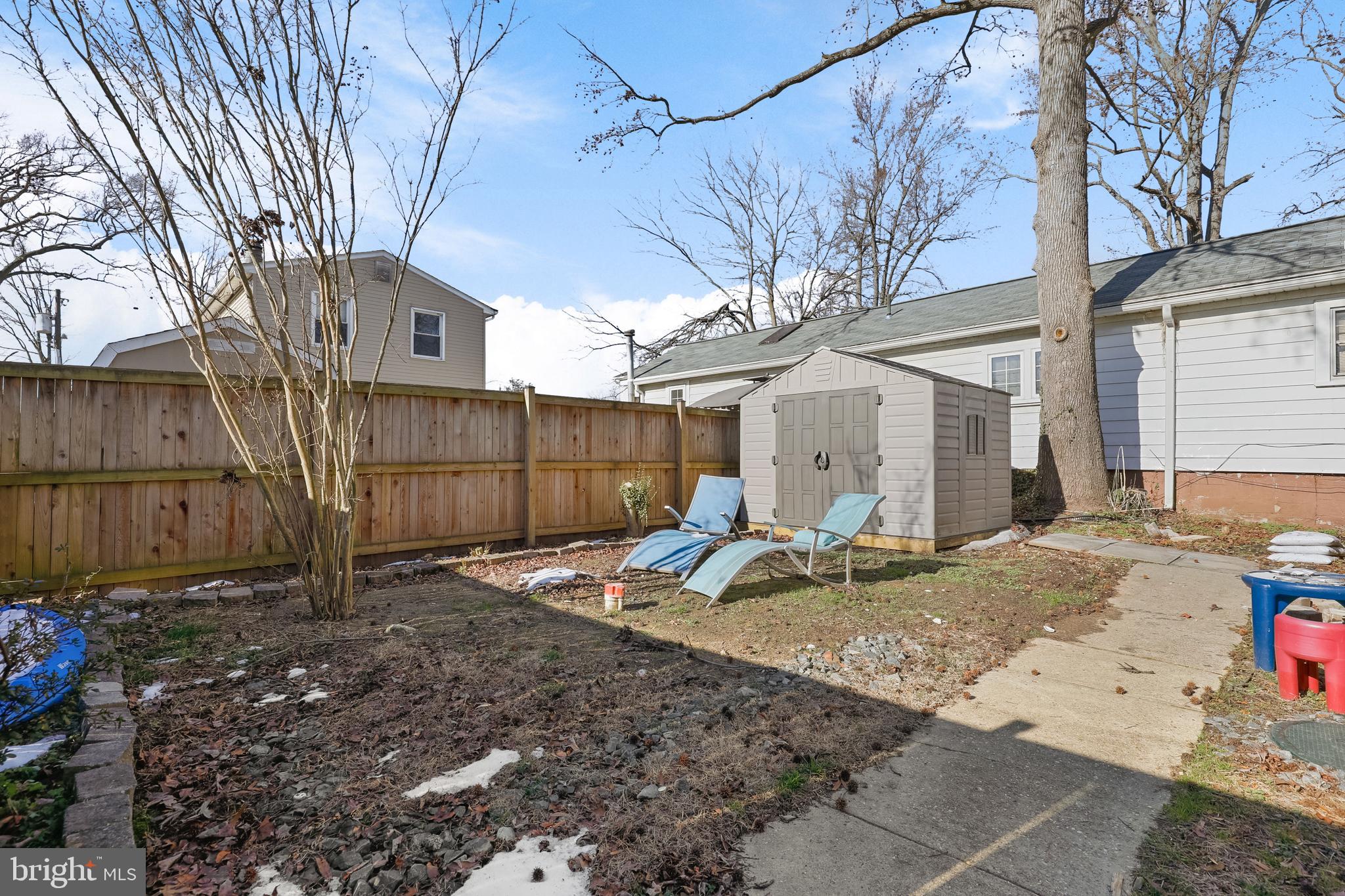 WOODLAND BEACH - Residential