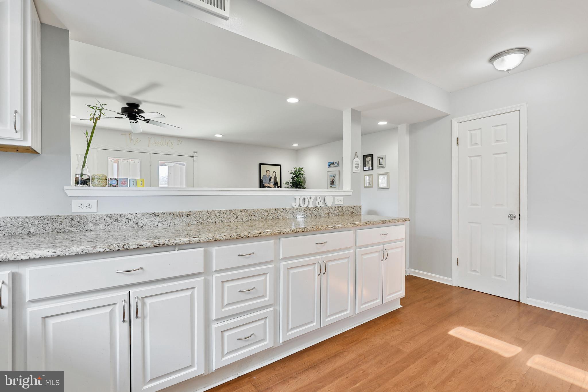 WOODLAND BEACH - Residential