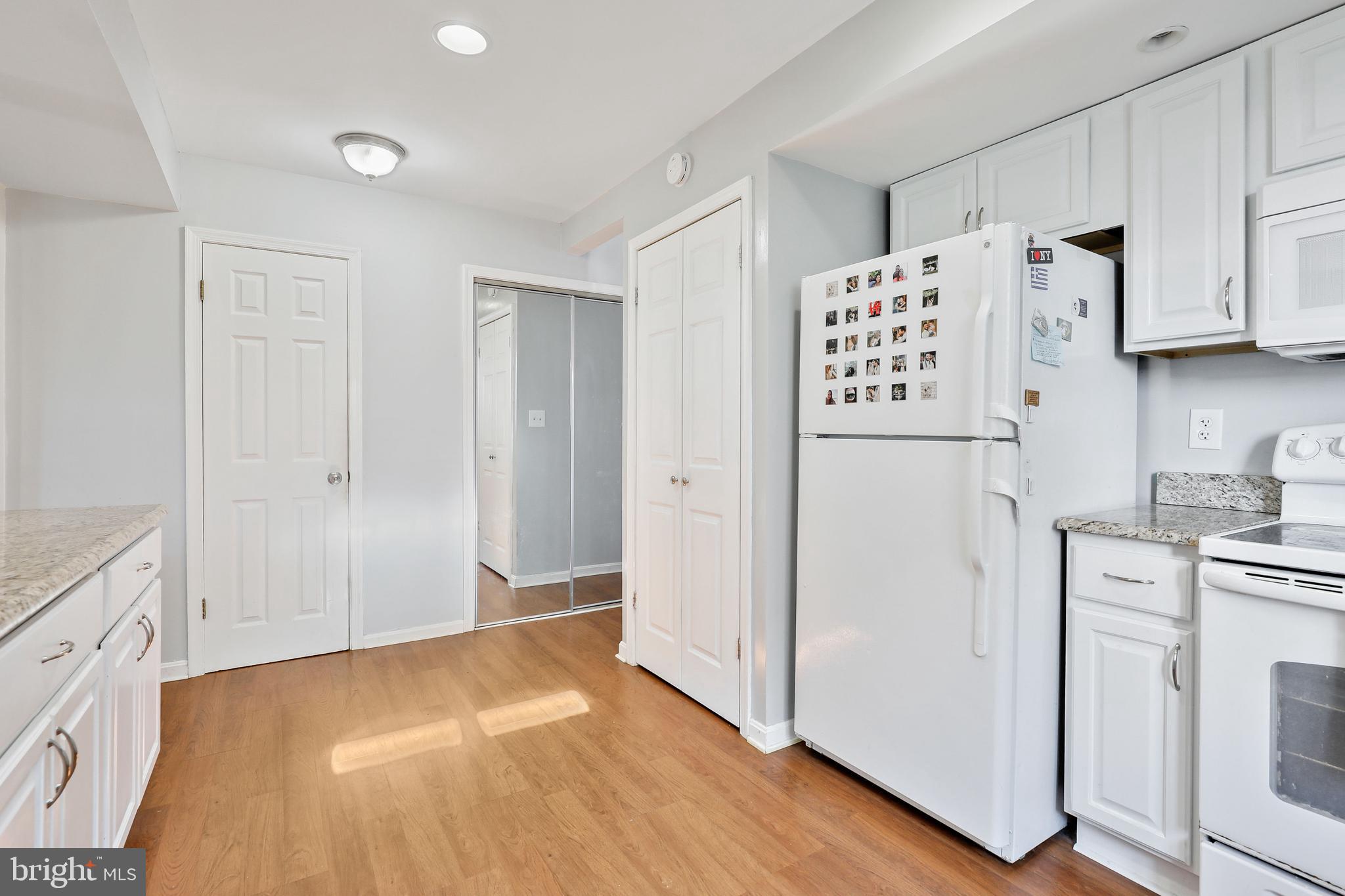 WOODLAND BEACH - Residential