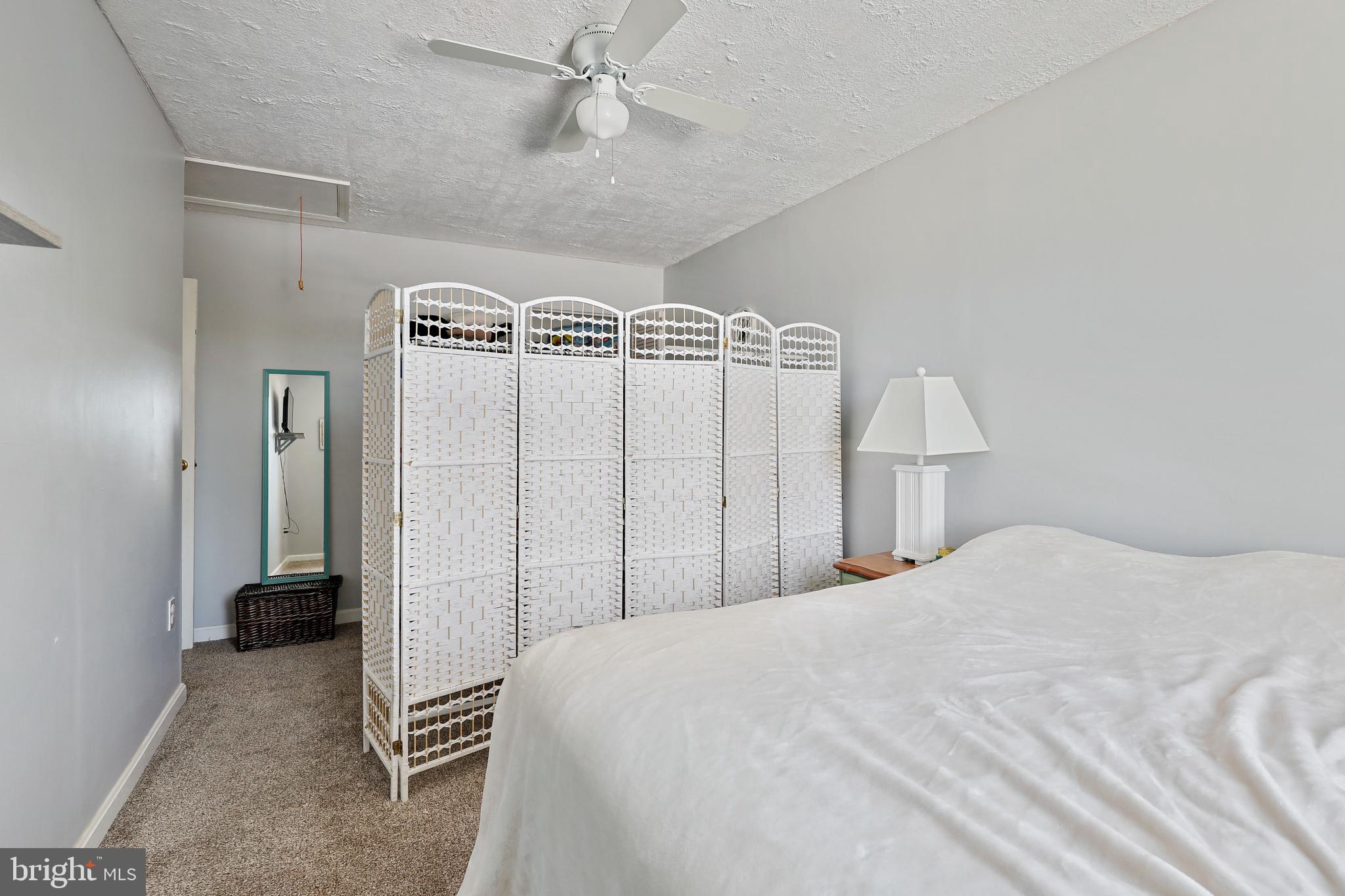 WOODLAND BEACH - Residential