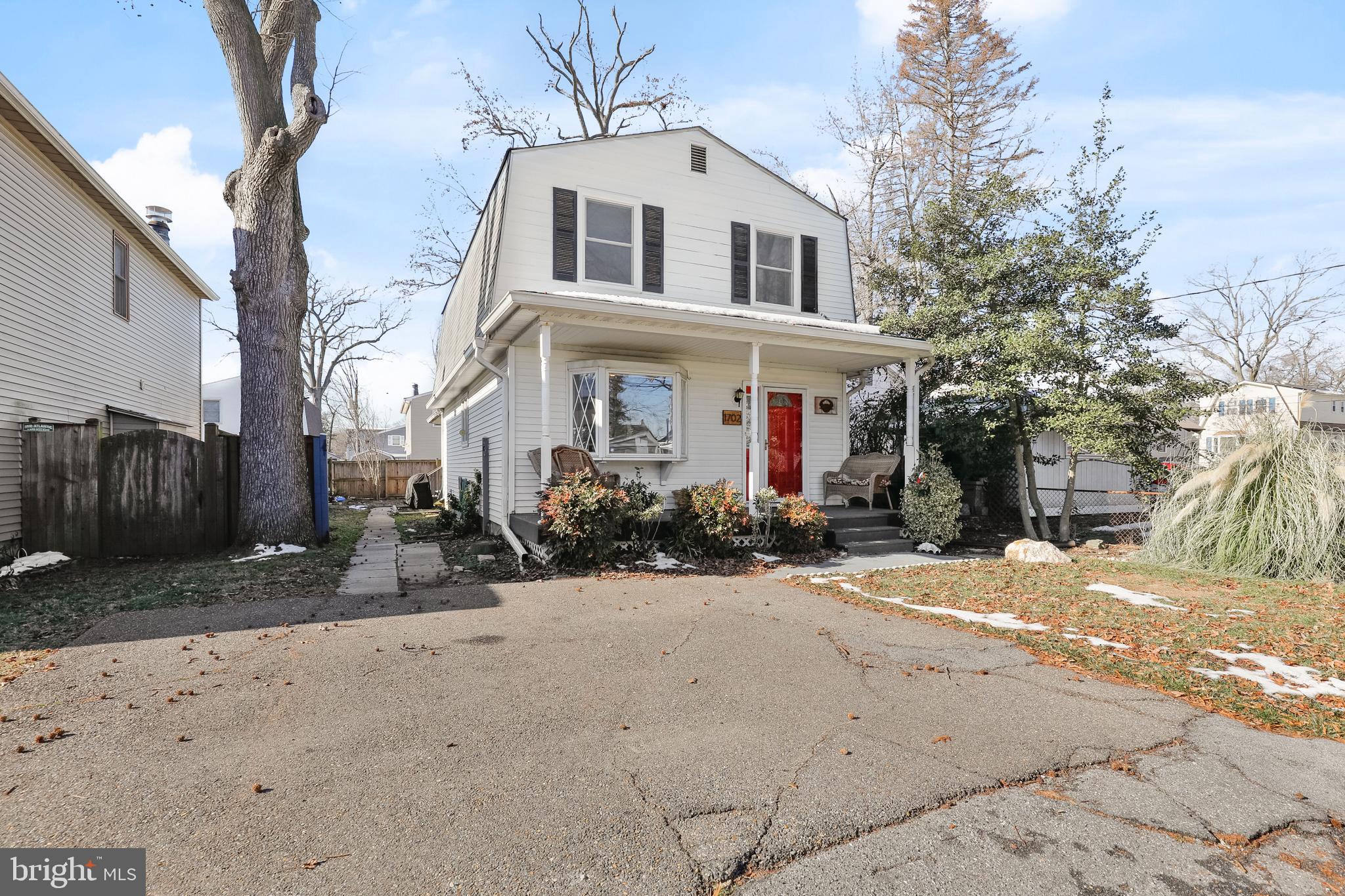 WOODLAND BEACH - Residential