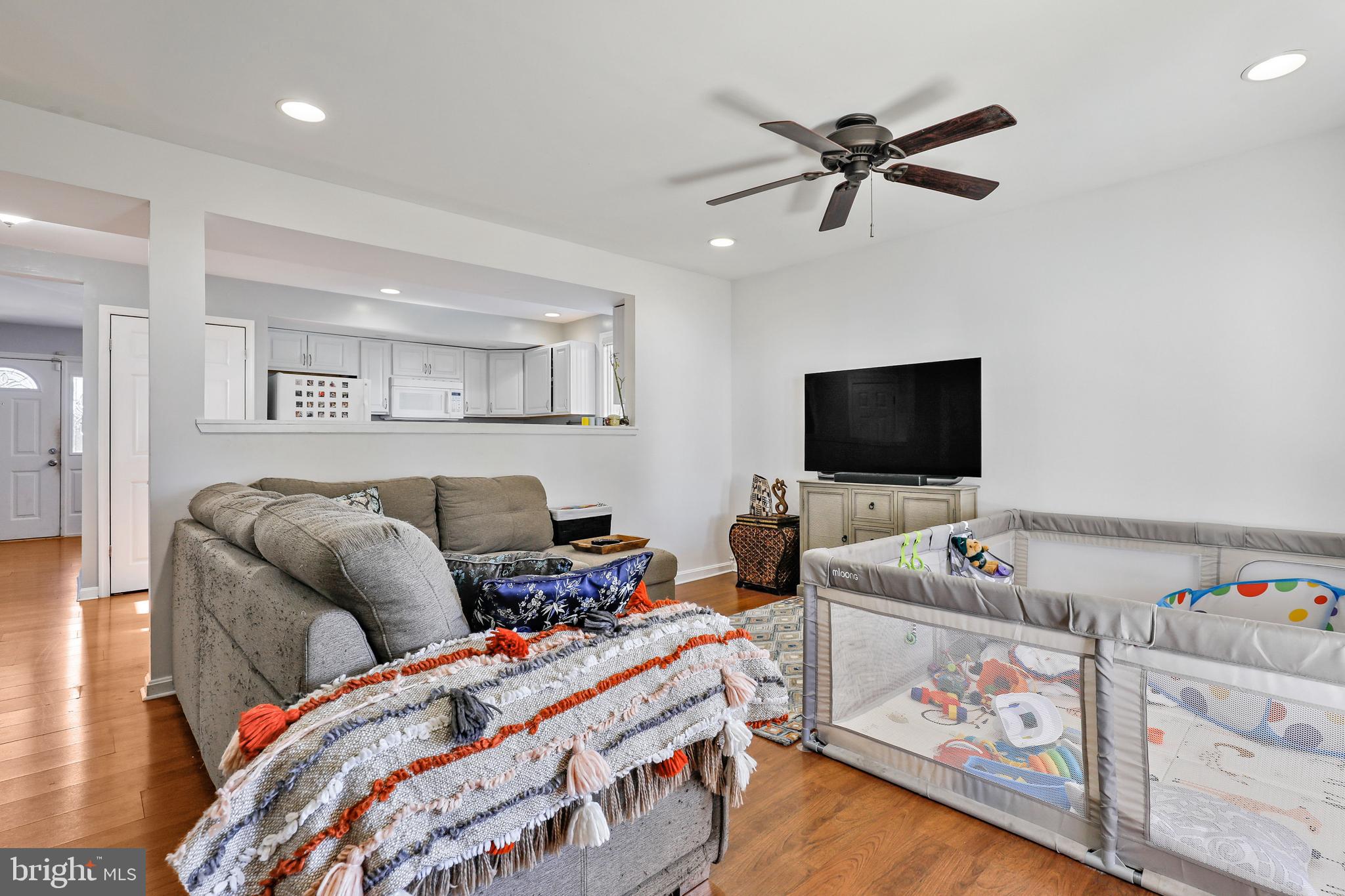 WOODLAND BEACH - Residential