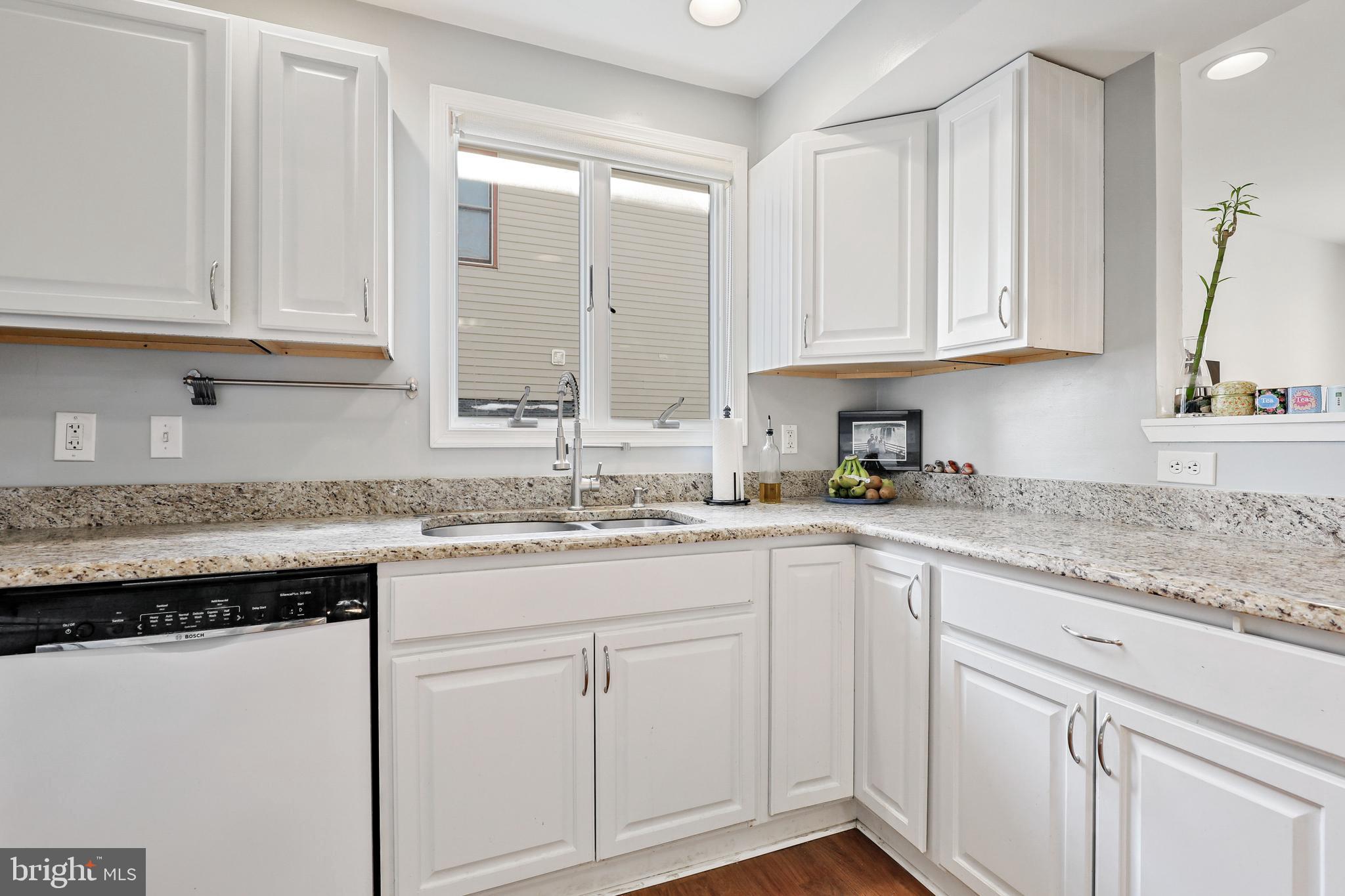 WOODLAND BEACH - Residential