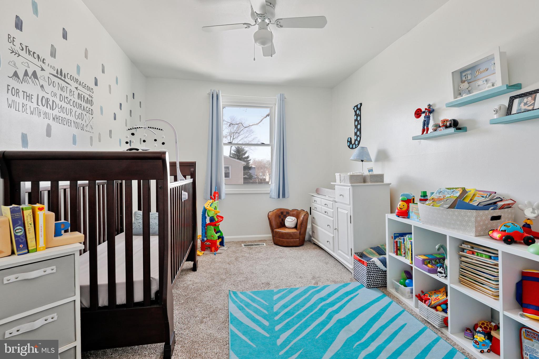 WOODLAND BEACH - Residential