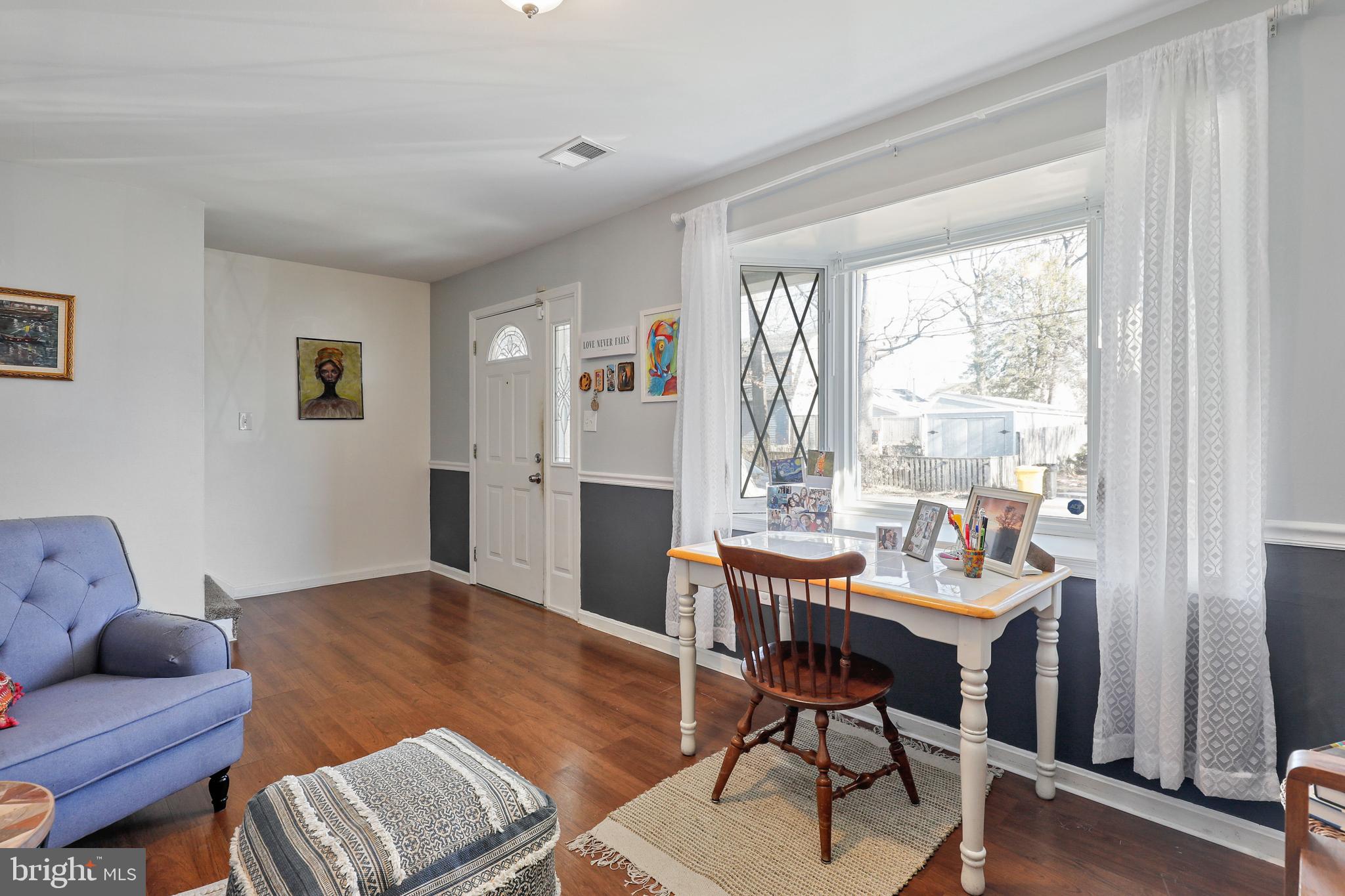 WOODLAND BEACH - Residential