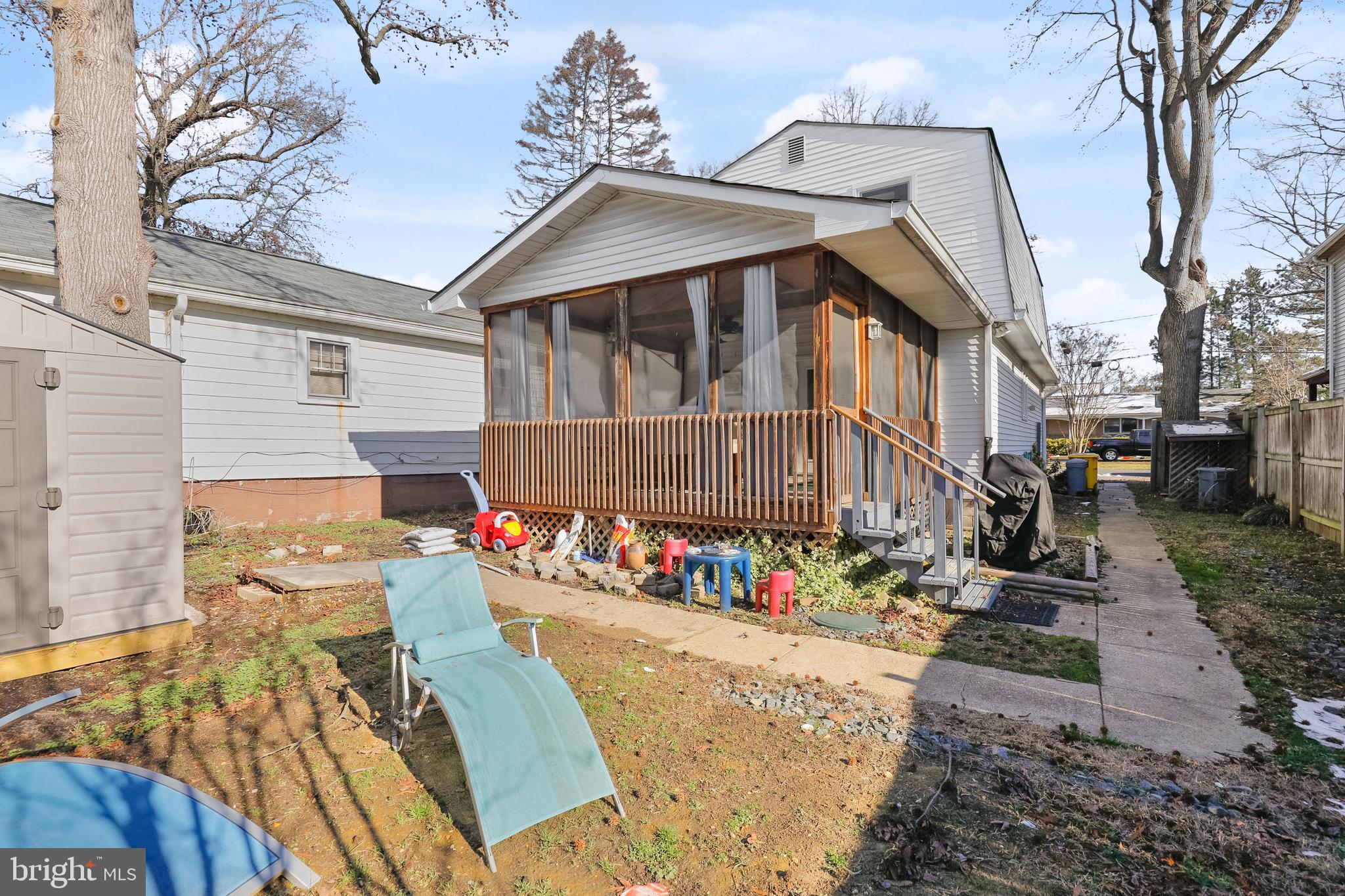 WOODLAND BEACH - Residential