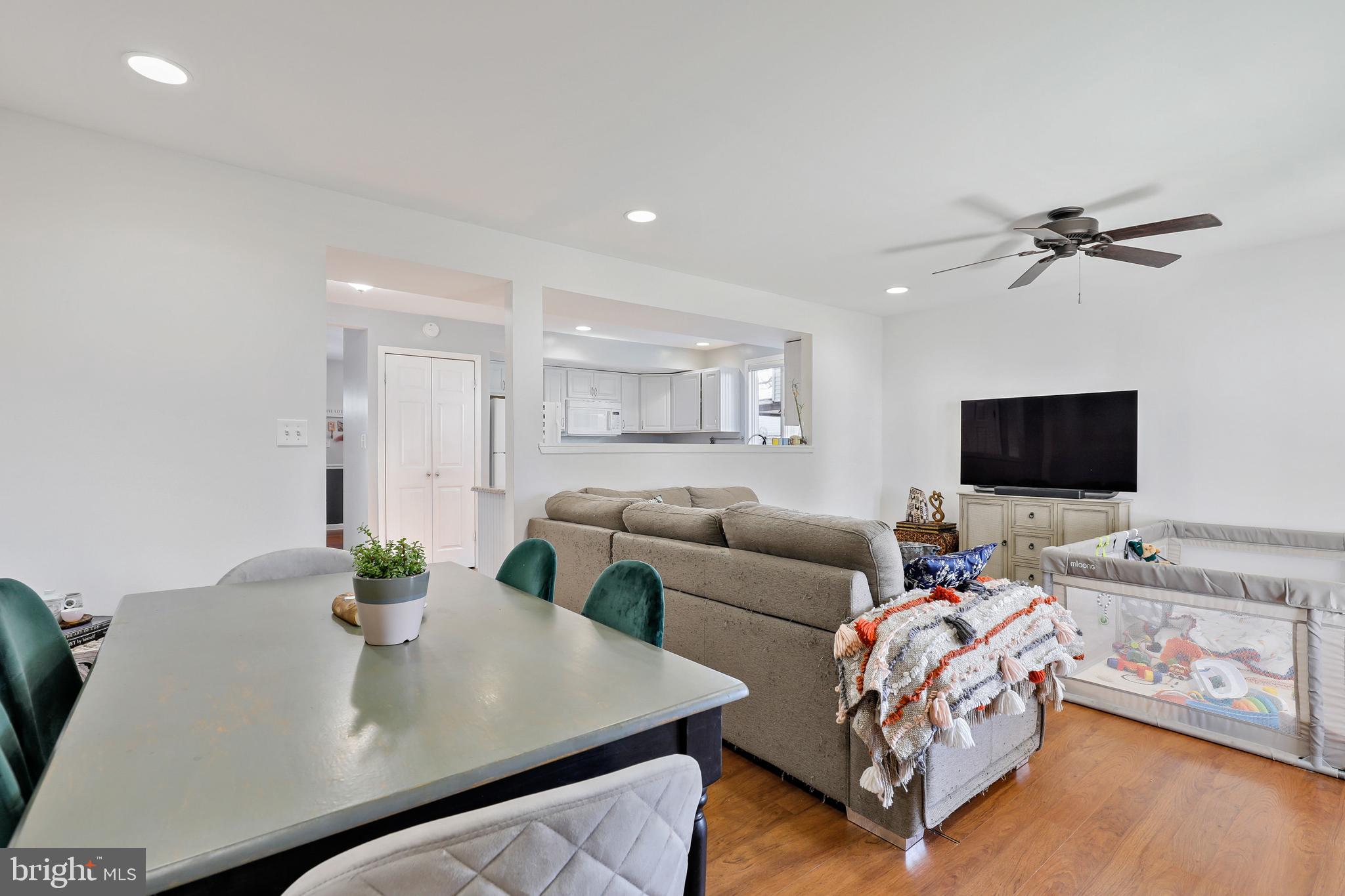 WOODLAND BEACH - Residential