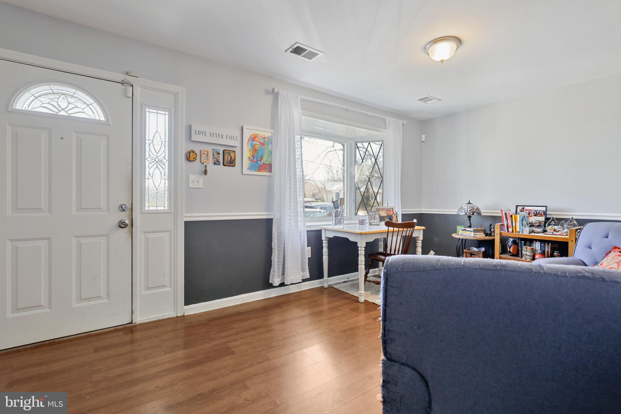 WOODLAND BEACH - Residential