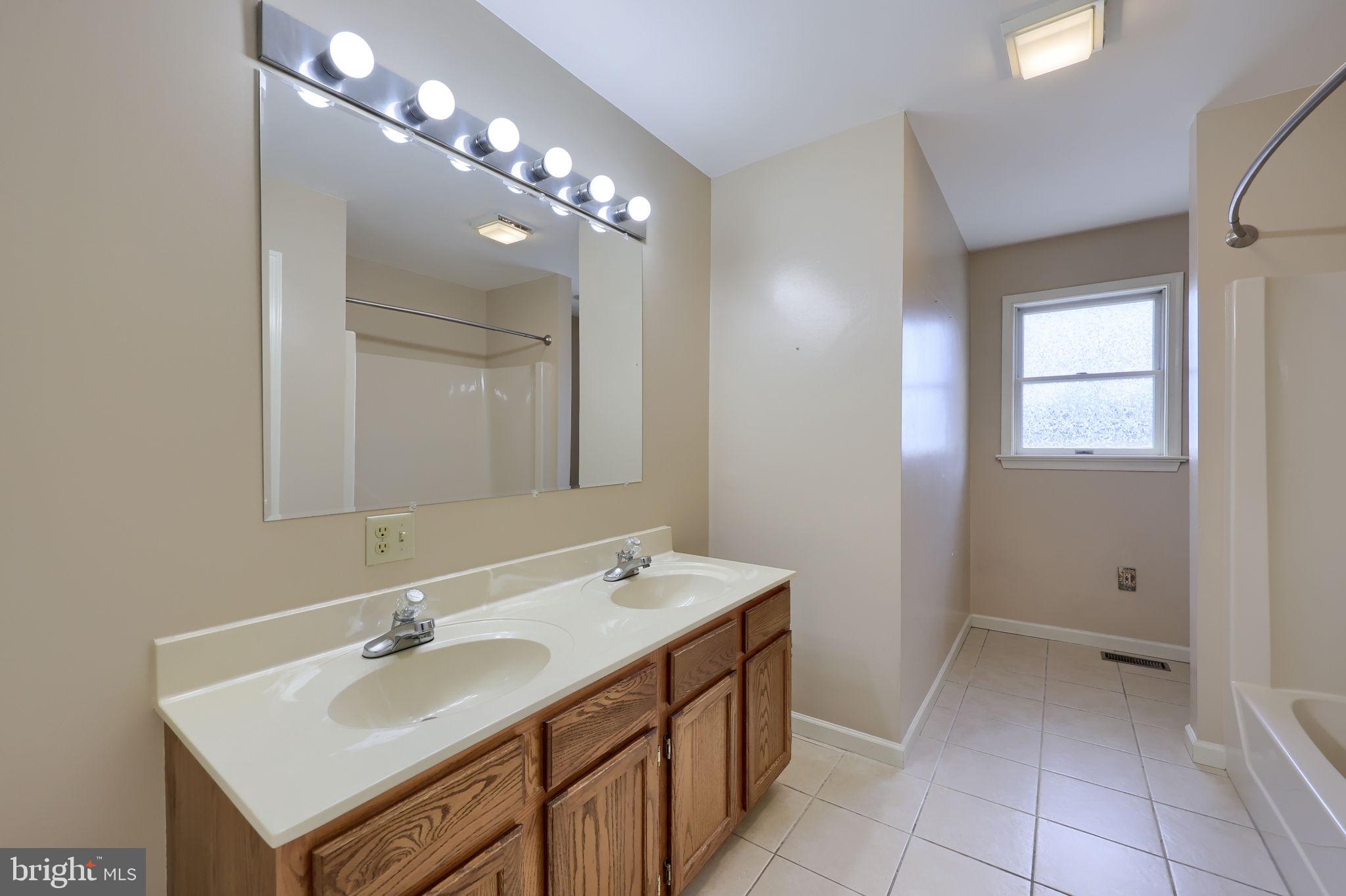 HICKORY HILLS - Residential