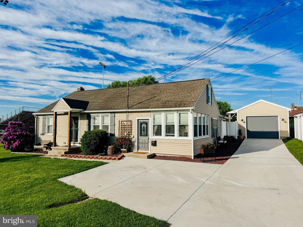 Photo of 206 N Peters Street, NEW OXFORD, PA 17350 (MLS # PAAD2022484)