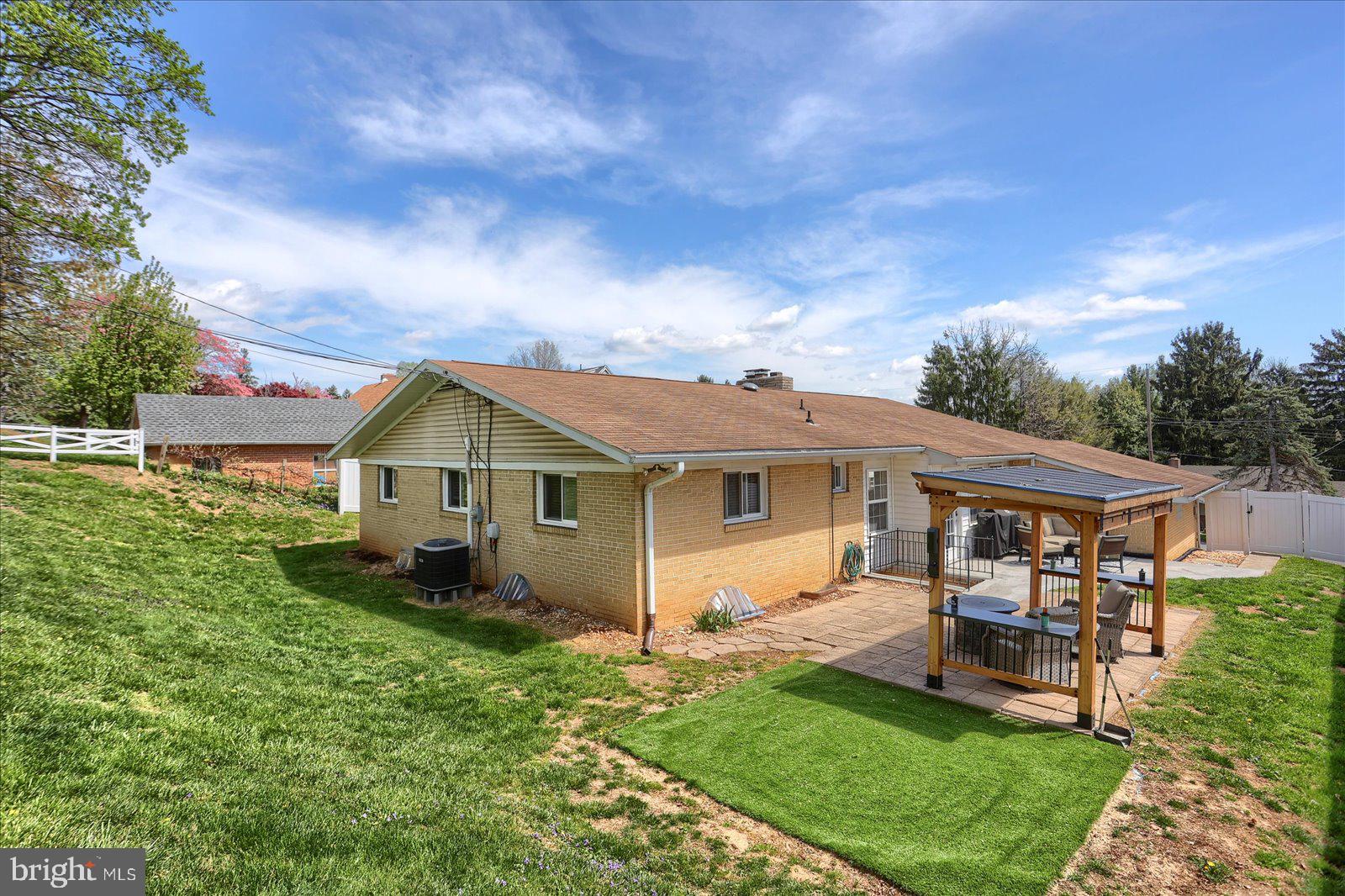 HOLLYWOOD HEIGHTS - Residential