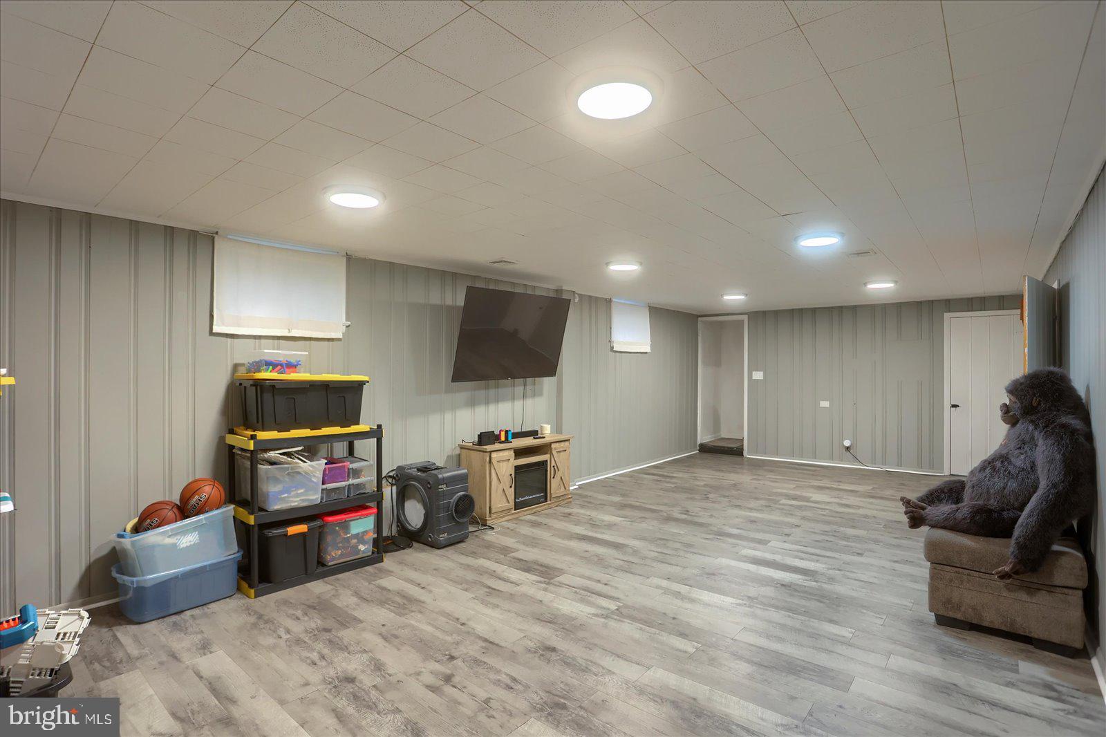 HOLLYWOOD HEIGHTS - Residential