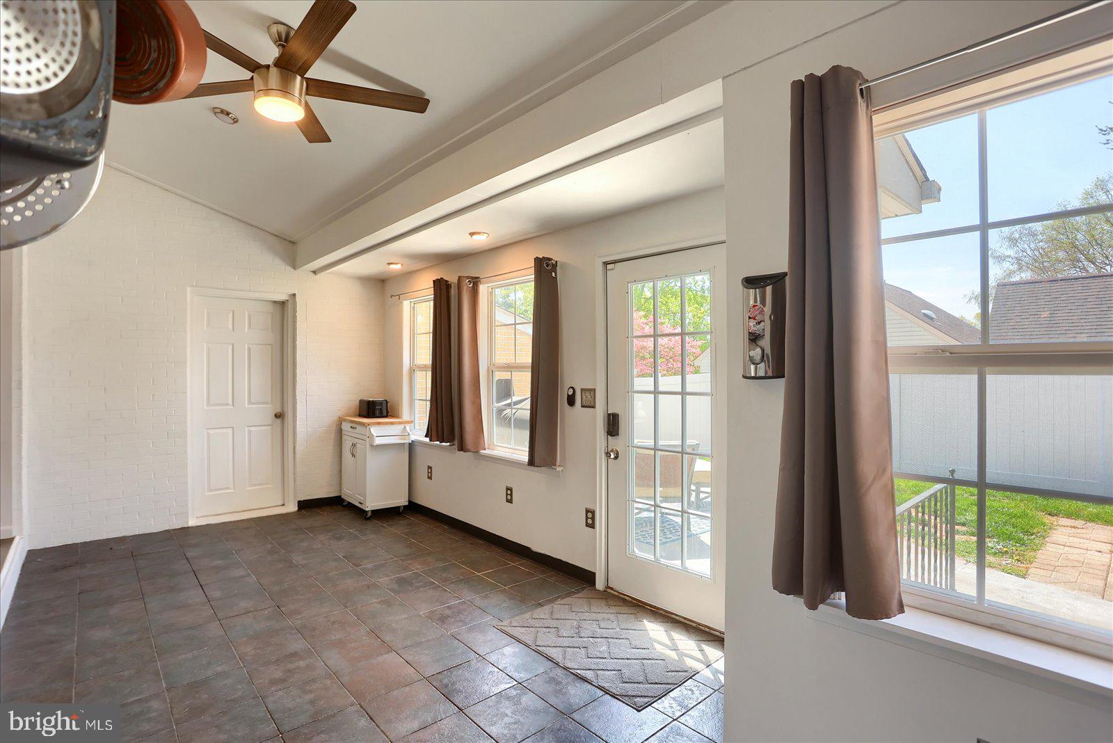 HOLLYWOOD HEIGHTS - Residential