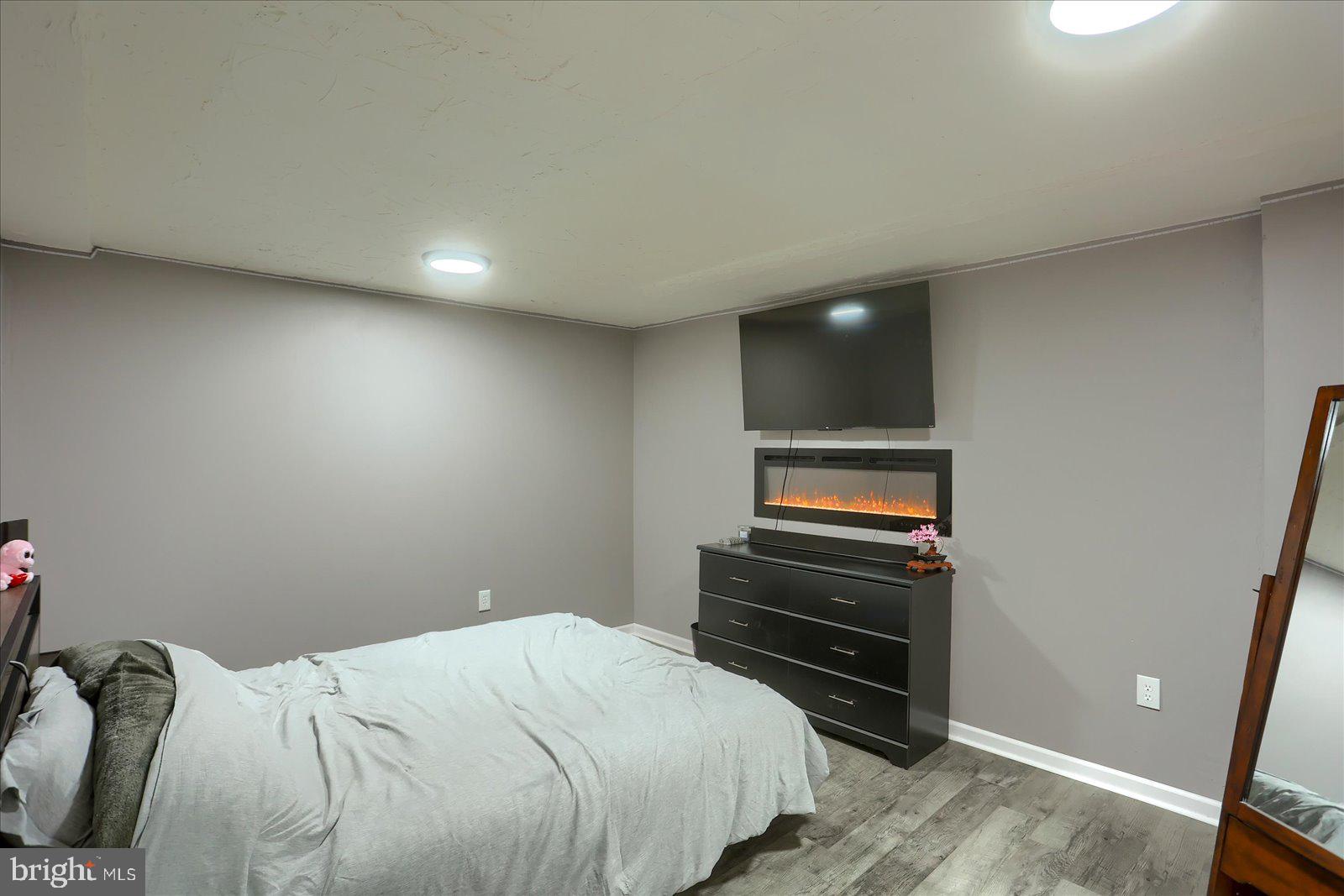 HOLLYWOOD HEIGHTS - Residential