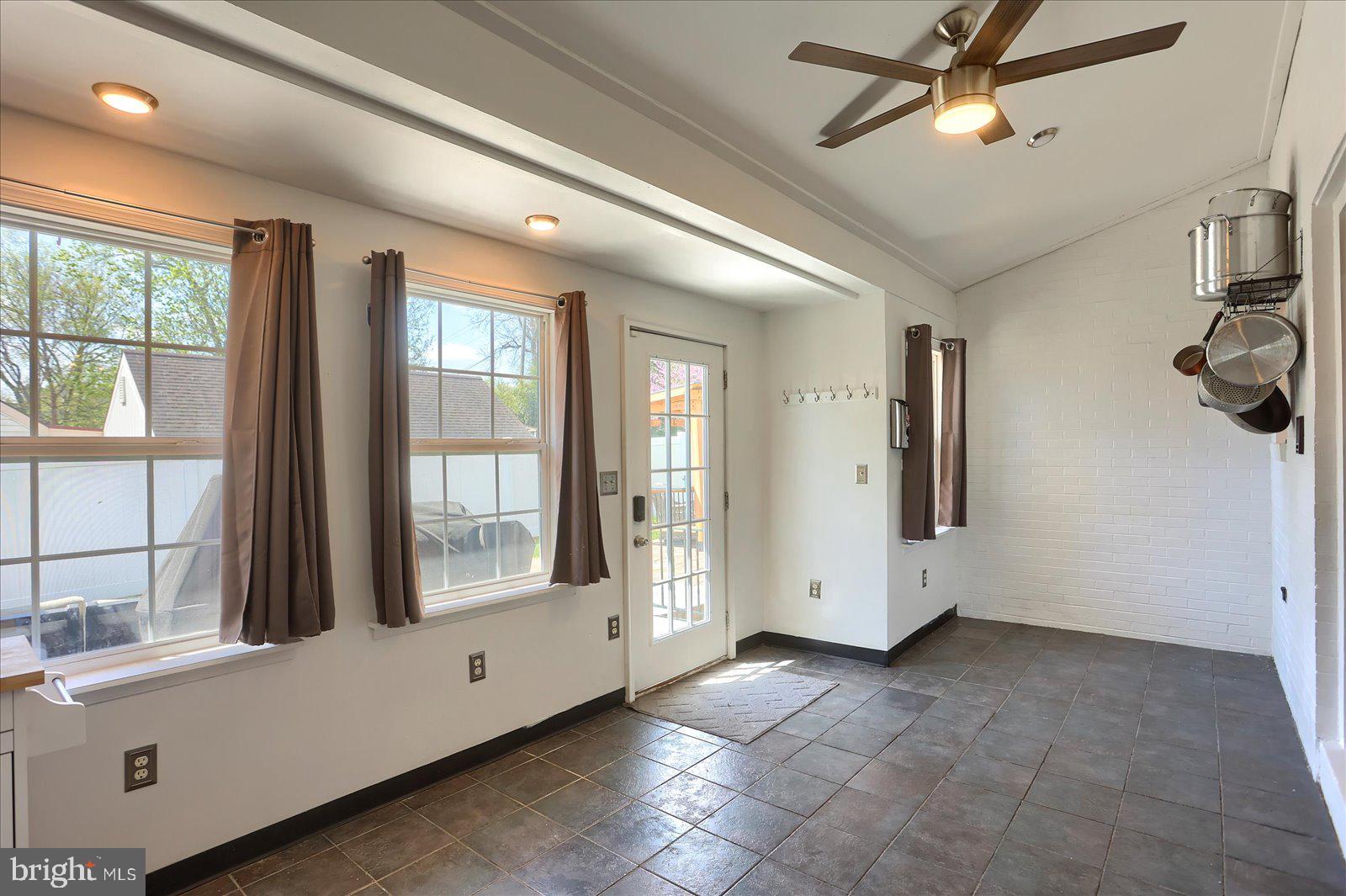 HOLLYWOOD HEIGHTS - Residential