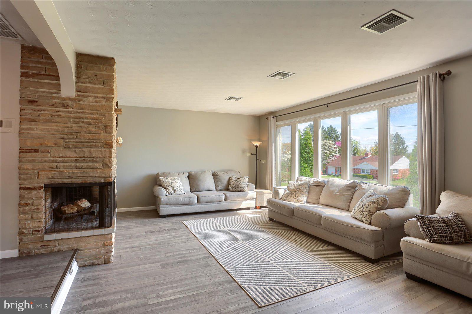 HOLLYWOOD HEIGHTS - Residential